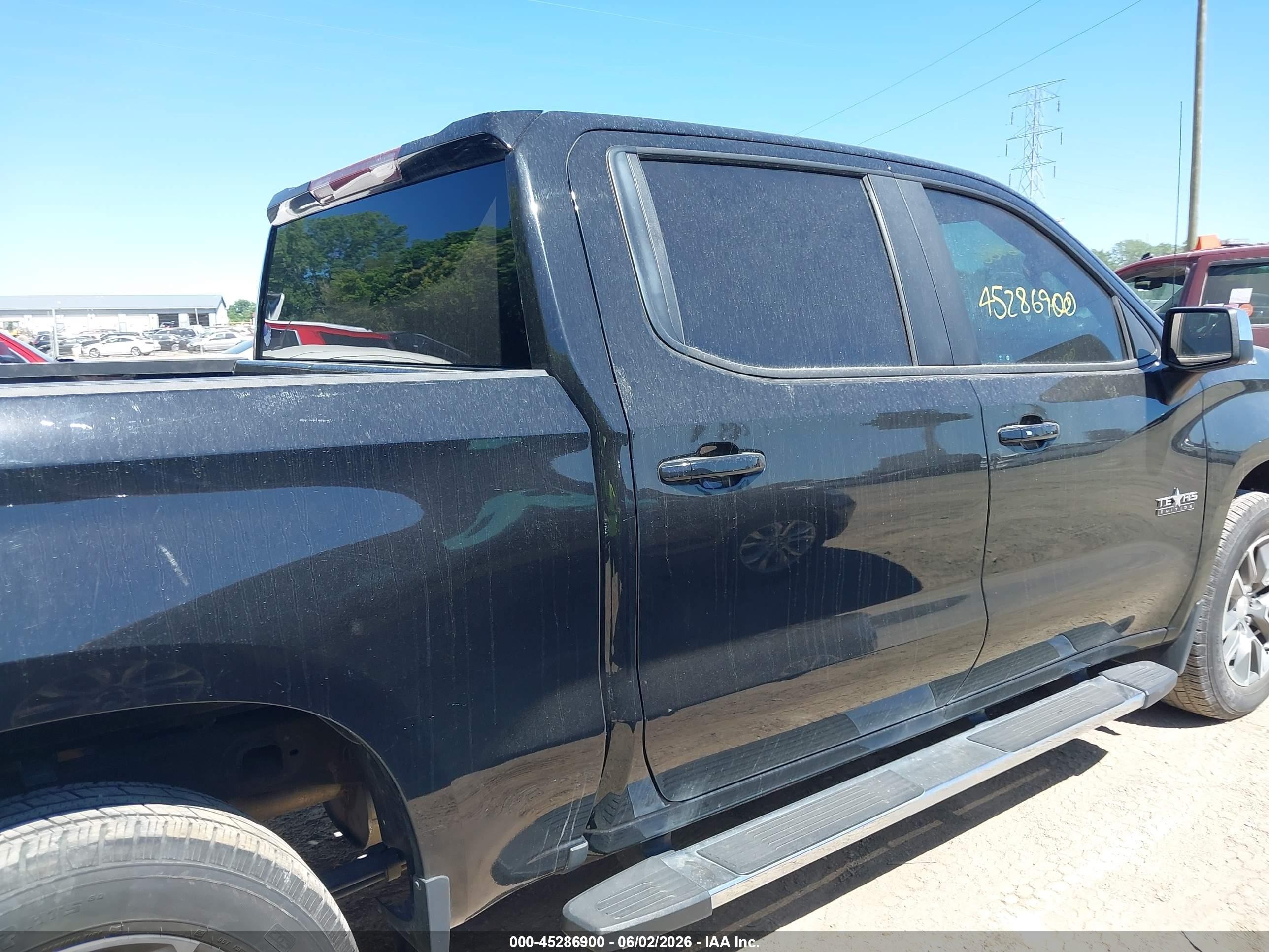 2021 Chevrolet Silverado 1500 2wd  Short Bed Lt Черный vin: 1GCPWCED0MZ396992
