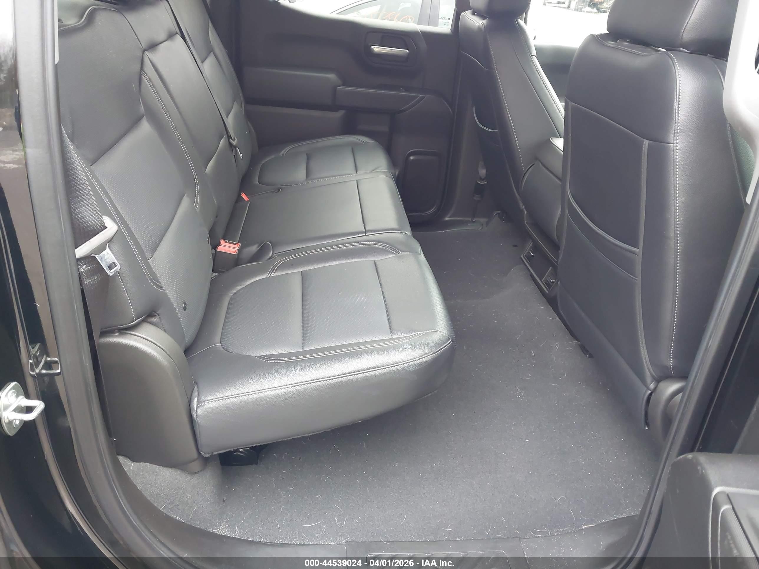 2021 Chevrolet Silverado 1500 4wd  Short Bed Custom Черный vin: 1GCPYBEK0MZ249011