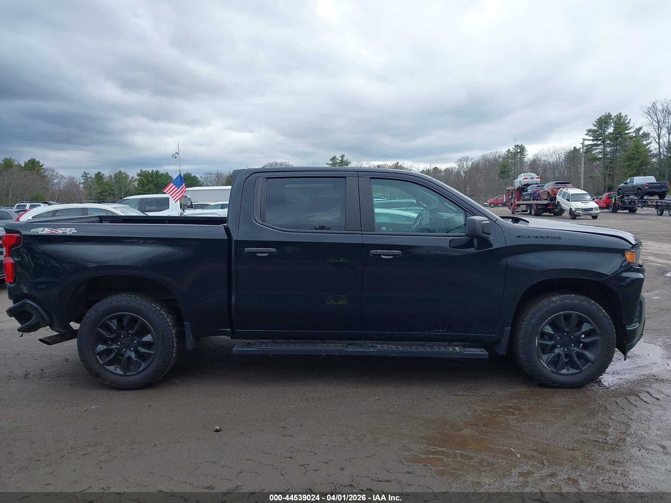 2021 Chevrolet Silverado 1500 4wd  Short Bed Custom Черный vin: 1GCPYBEK0MZ249011