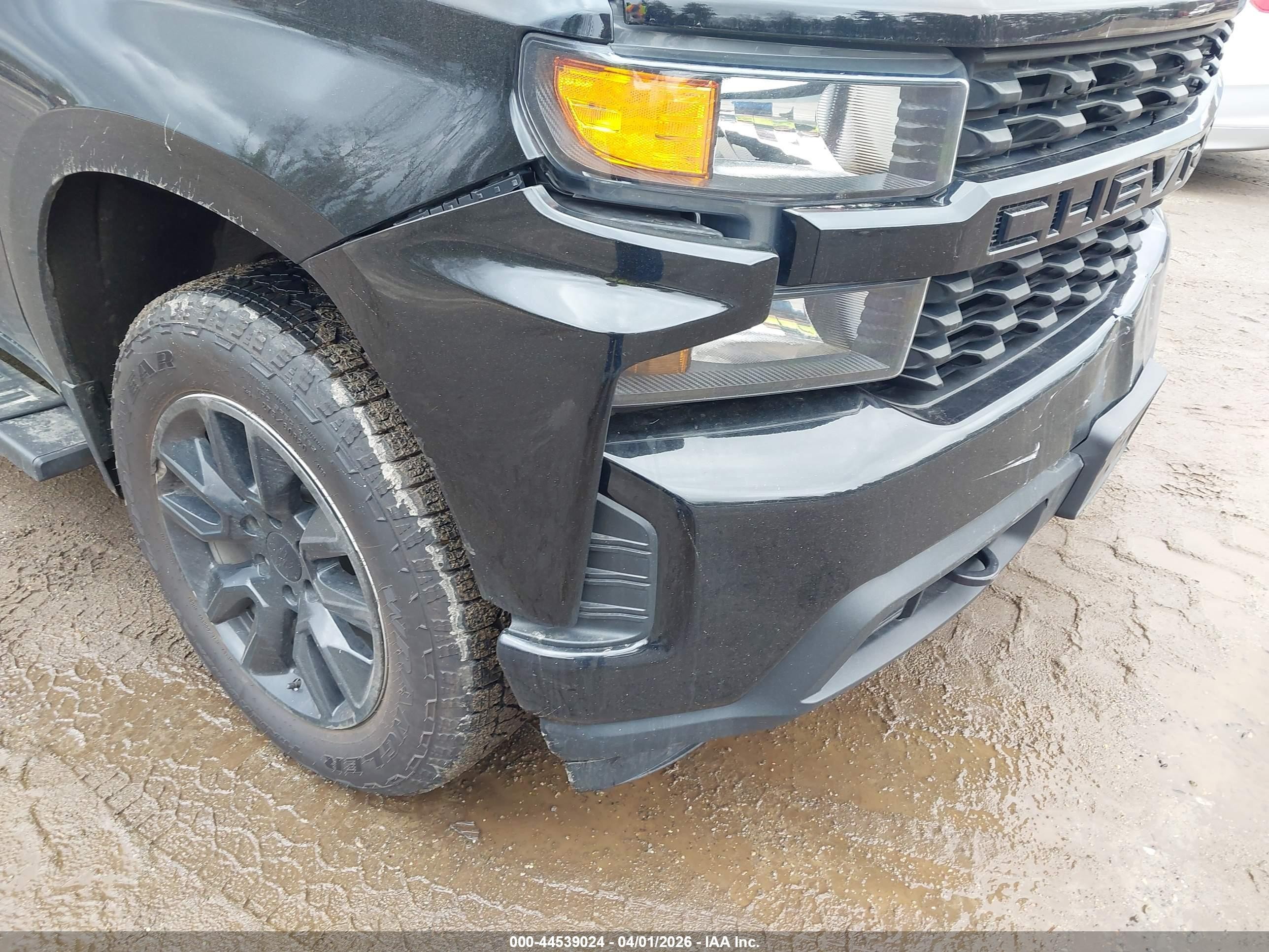 2021 Chevrolet Silverado 1500 4wd  Short Bed Custom Черный vin: 1GCPYBEK0MZ249011