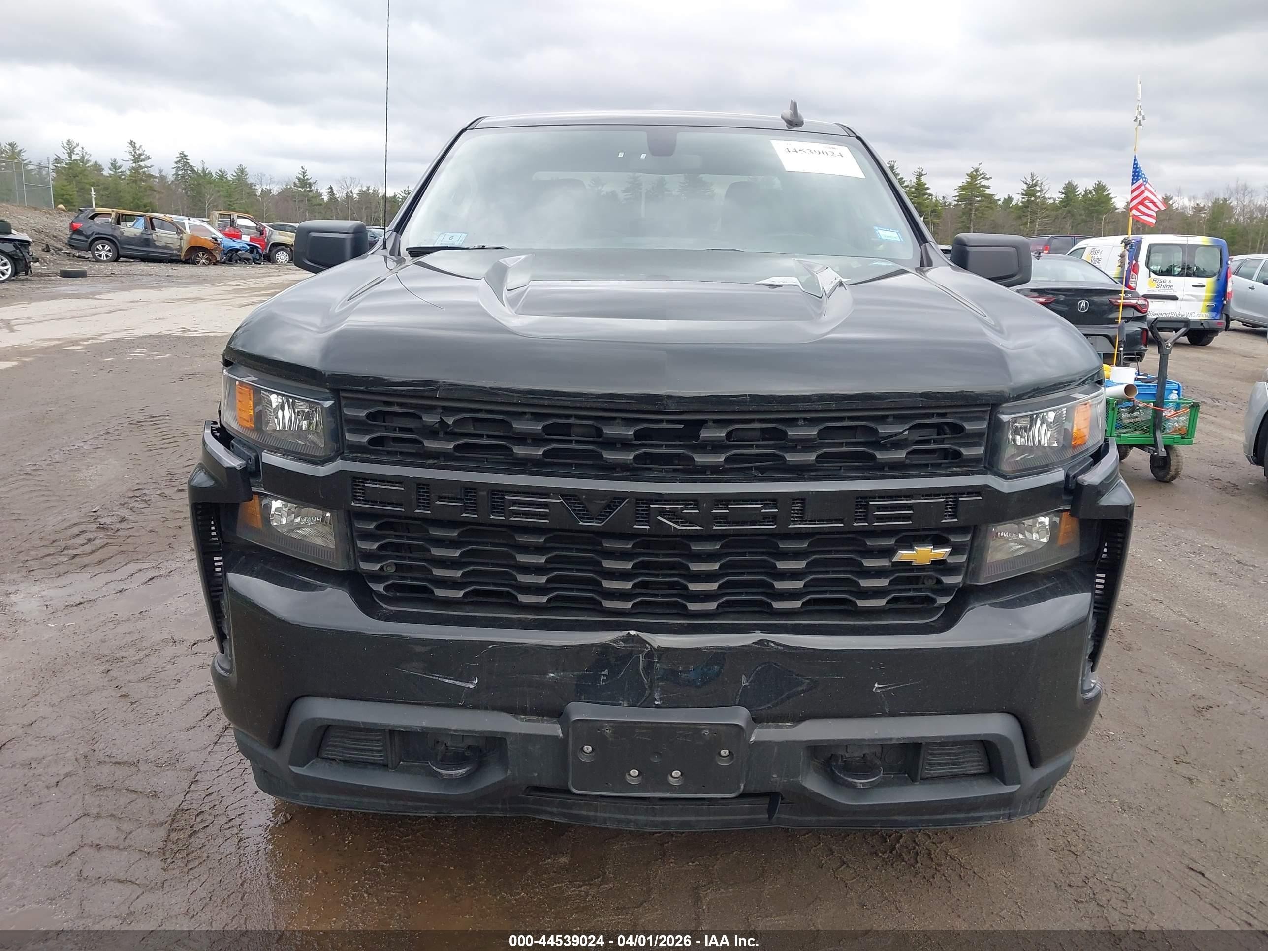 2021 Chevrolet Silverado 1500 4wd  Short Bed Custom Черный vin: 1GCPYBEK0MZ249011