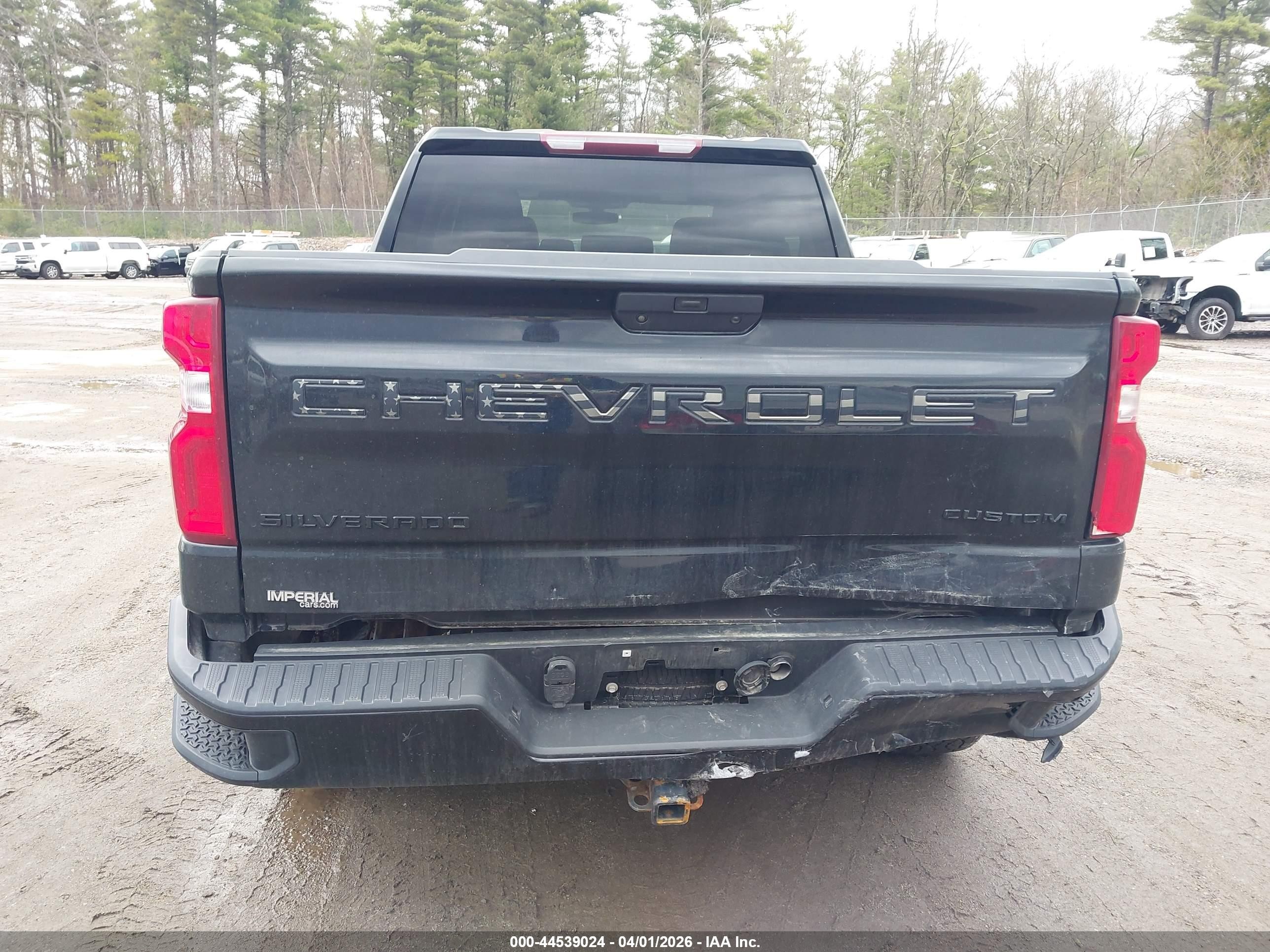 2021 Chevrolet Silverado 1500 4wd  Short Bed Custom Черный vin: 1GCPYBEK0MZ249011