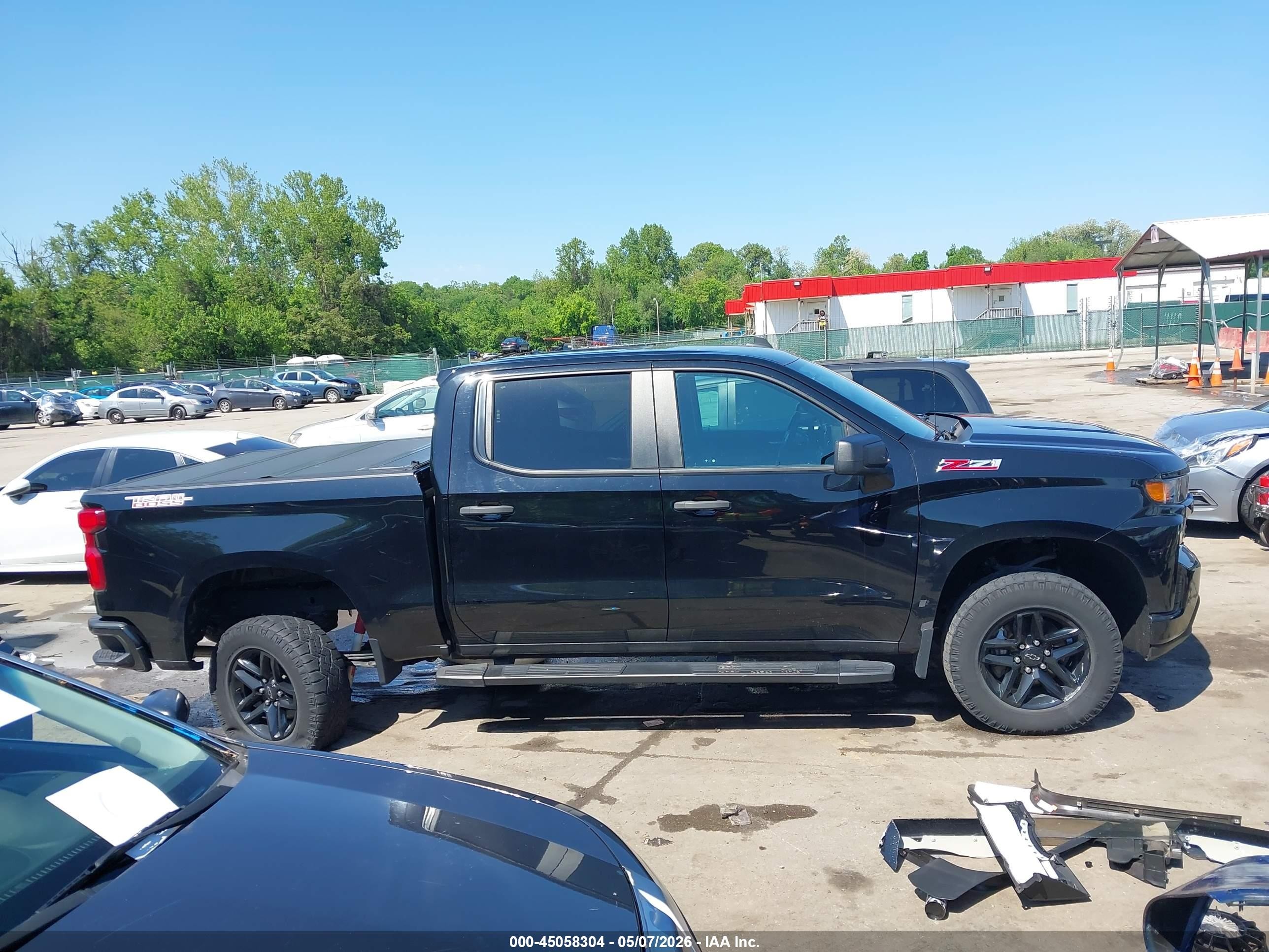 2020 Chevrolet Silverado 1500 4wd  Short Bed Custom Trail Boss Черный vin: 1GCPYCEF7LZ171205