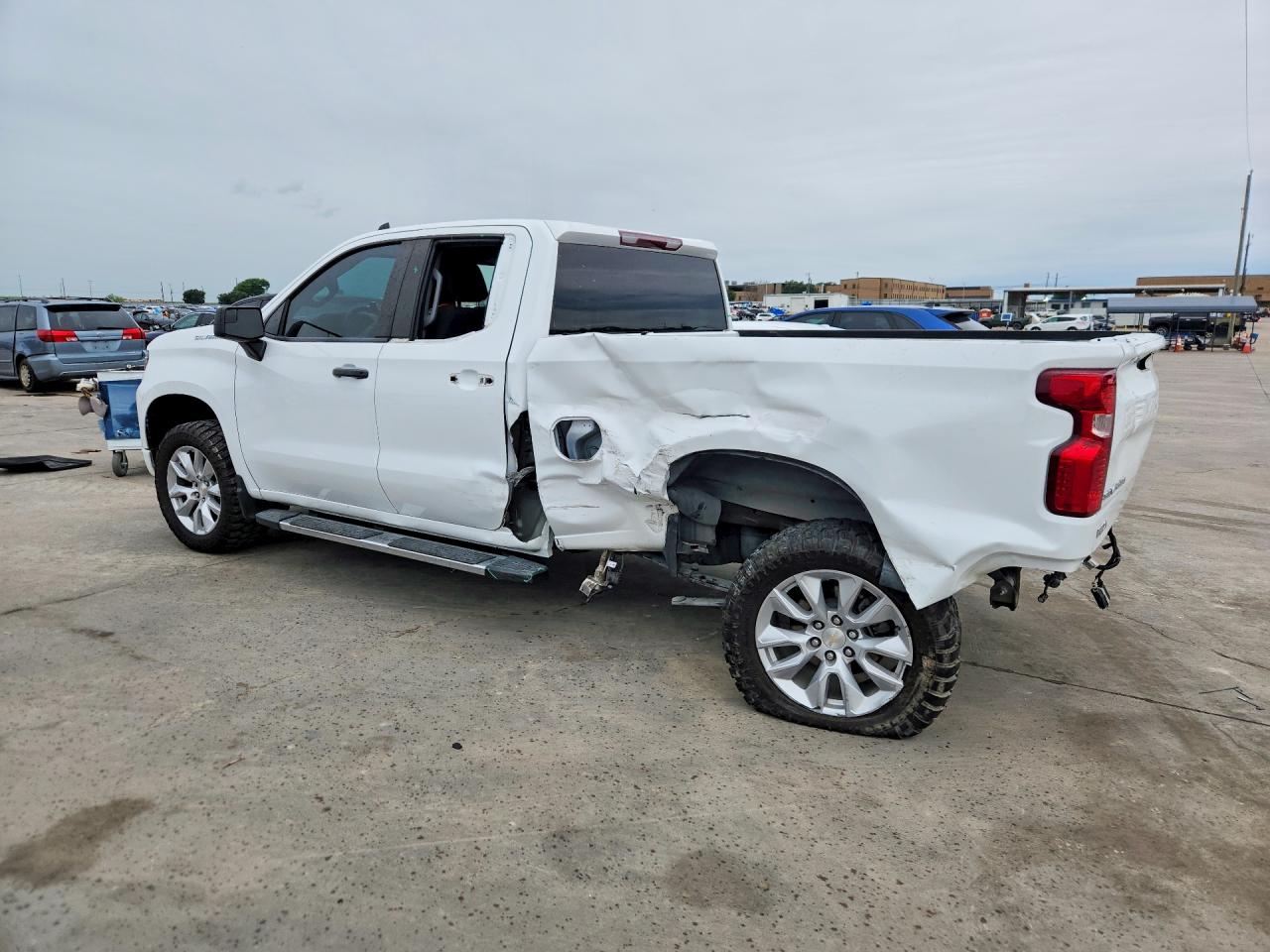 2022 Chevrolet Silverado C1500 Custom White vin: 1GCRABEK6NZ640081
