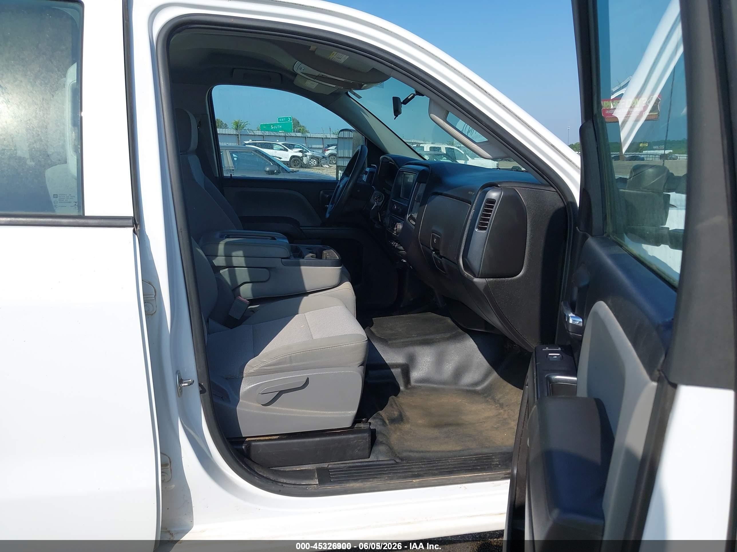 2017 Chevrolet Silverado 1500 Wt White vin: 1GCRCNEC1HZ151659