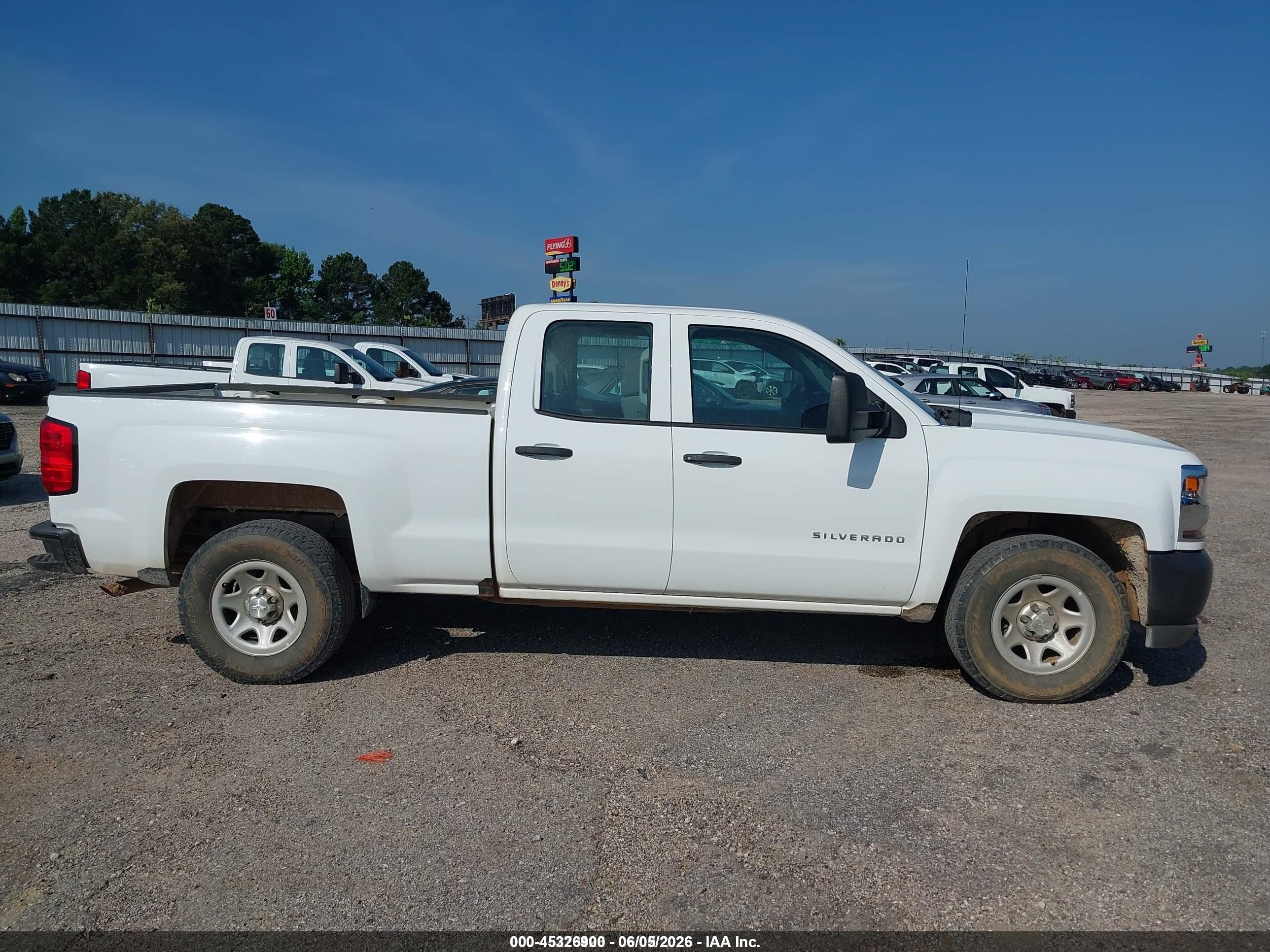 2017 Chevrolet Silverado 1500 Wt White vin: 1GCRCNEC1HZ151659