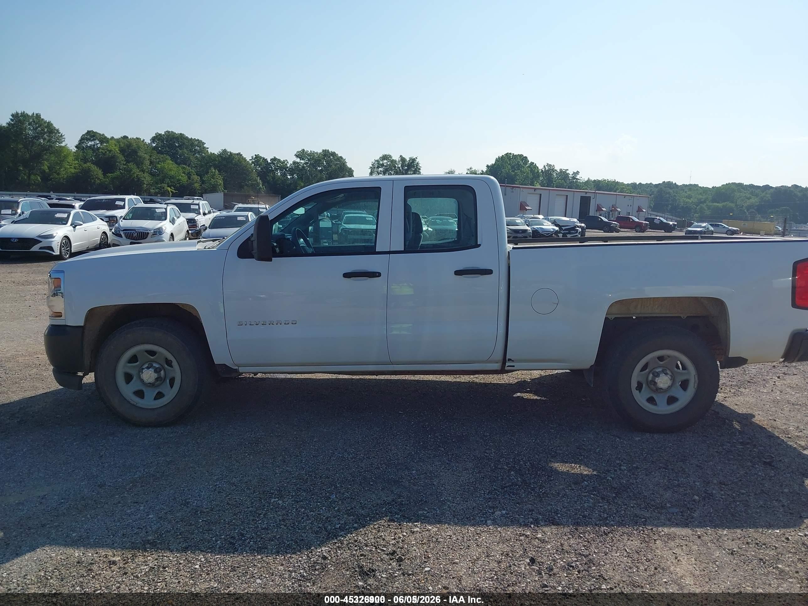 2017 Chevrolet Silverado 1500 Wt White vin: 1GCRCNEC1HZ151659
