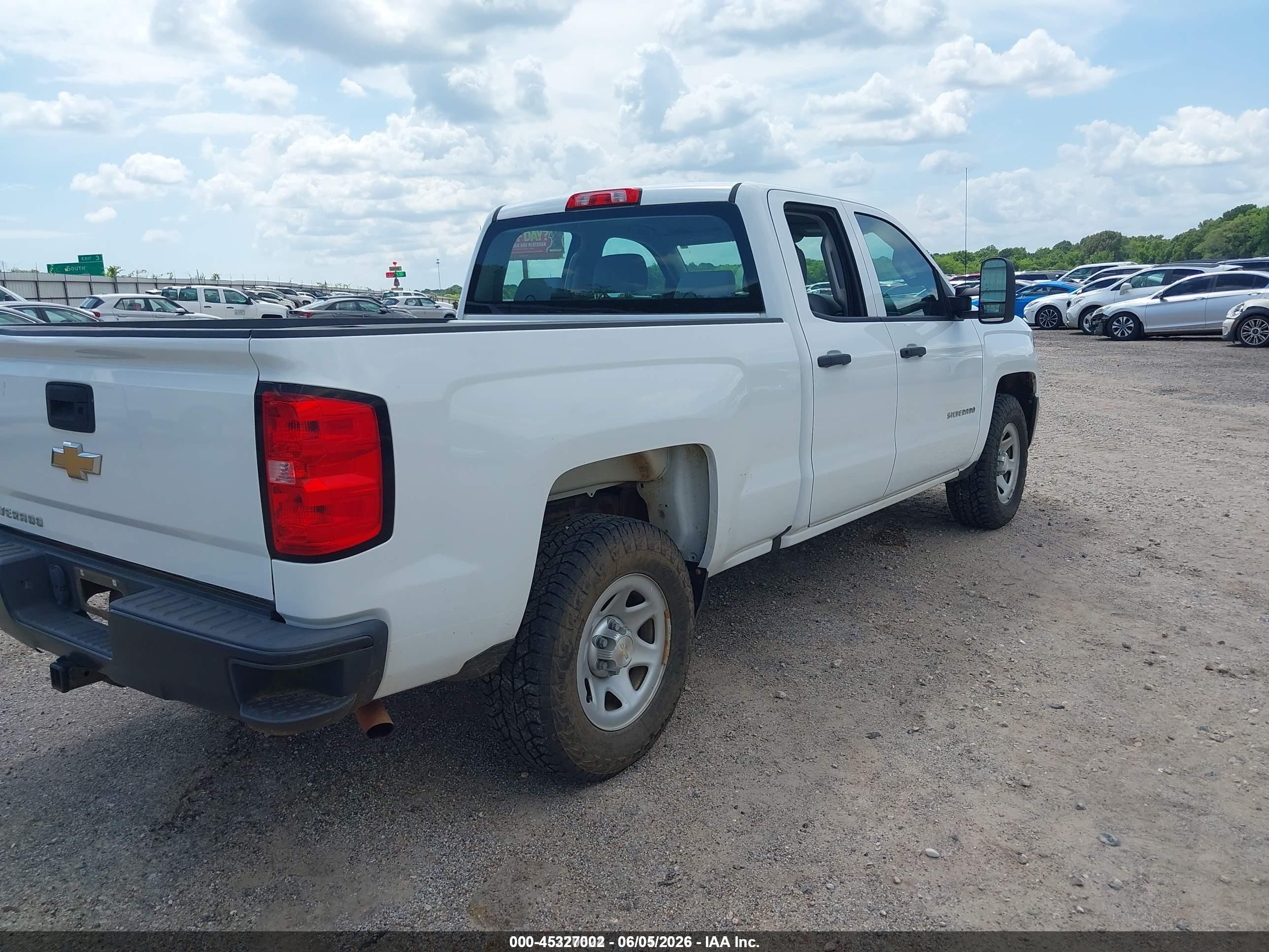 2017 Chevrolet Silverado 1500 Wt White vin: 1GCRCNEC2HZ158782