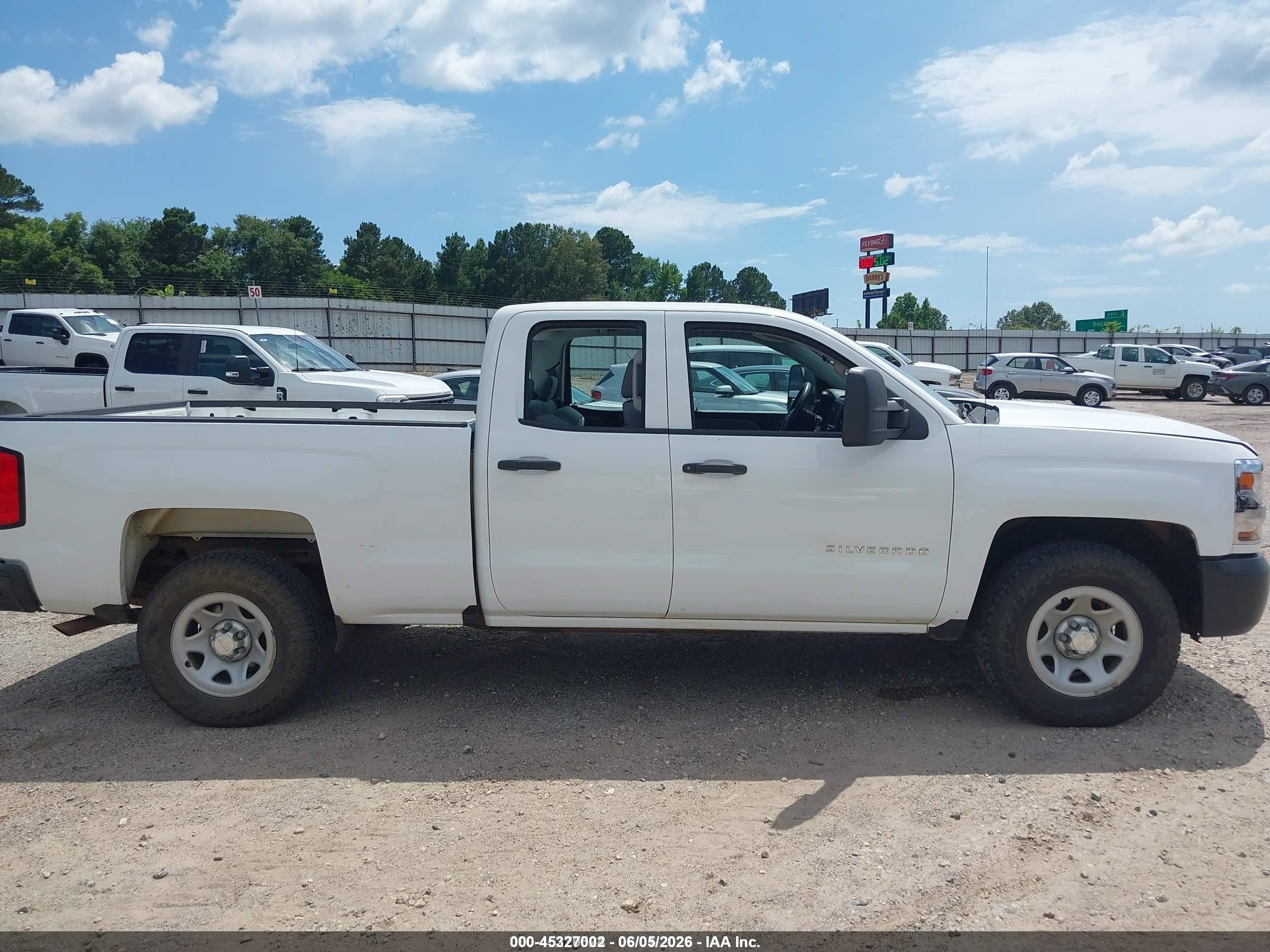 2017 Chevrolet Silverado 1500 Wt White vin: 1GCRCNEC2HZ158782