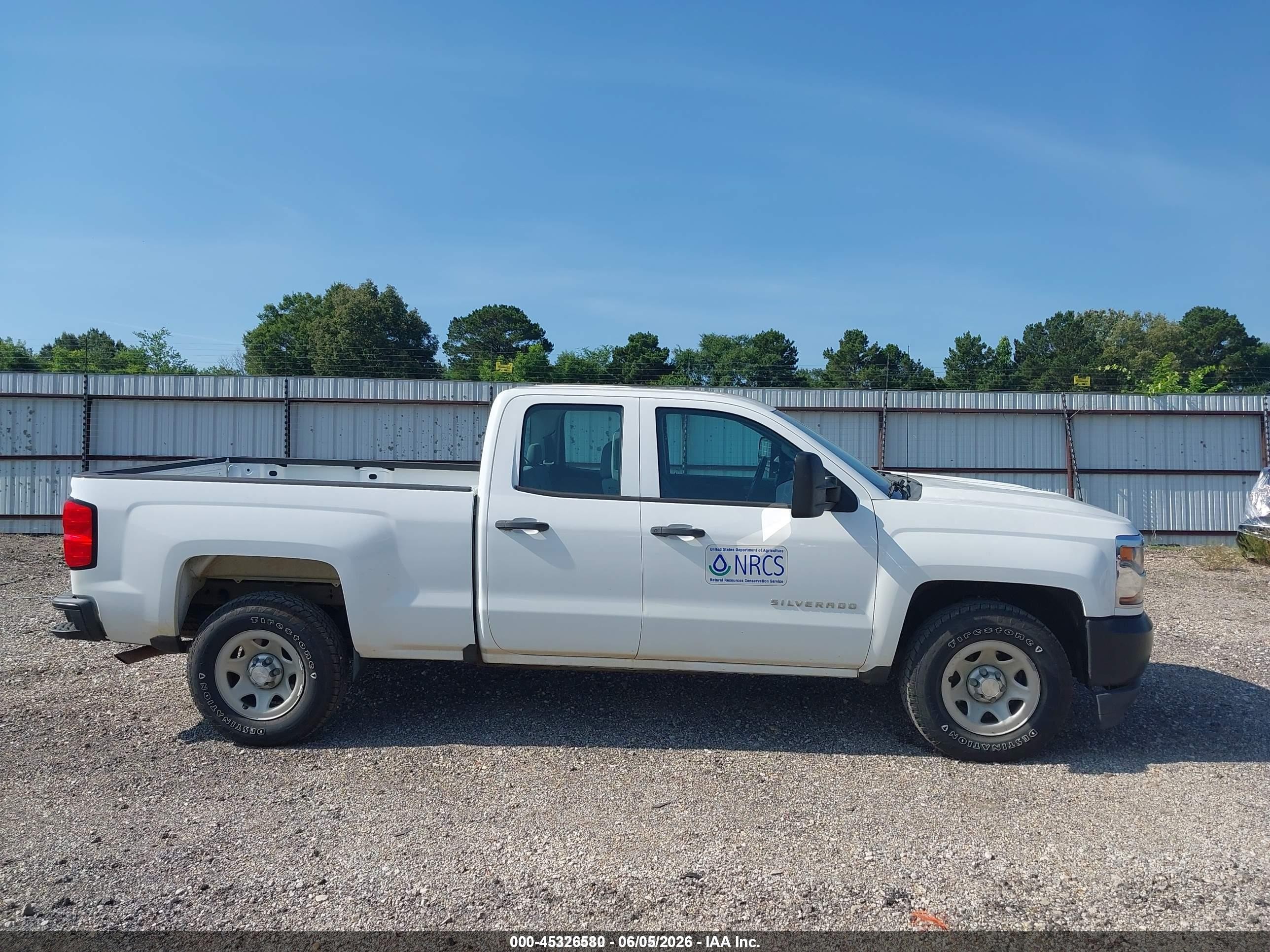2017 Chevrolet Silverado 1500 Wt White vin: 1GCRCNEC5HZ153804