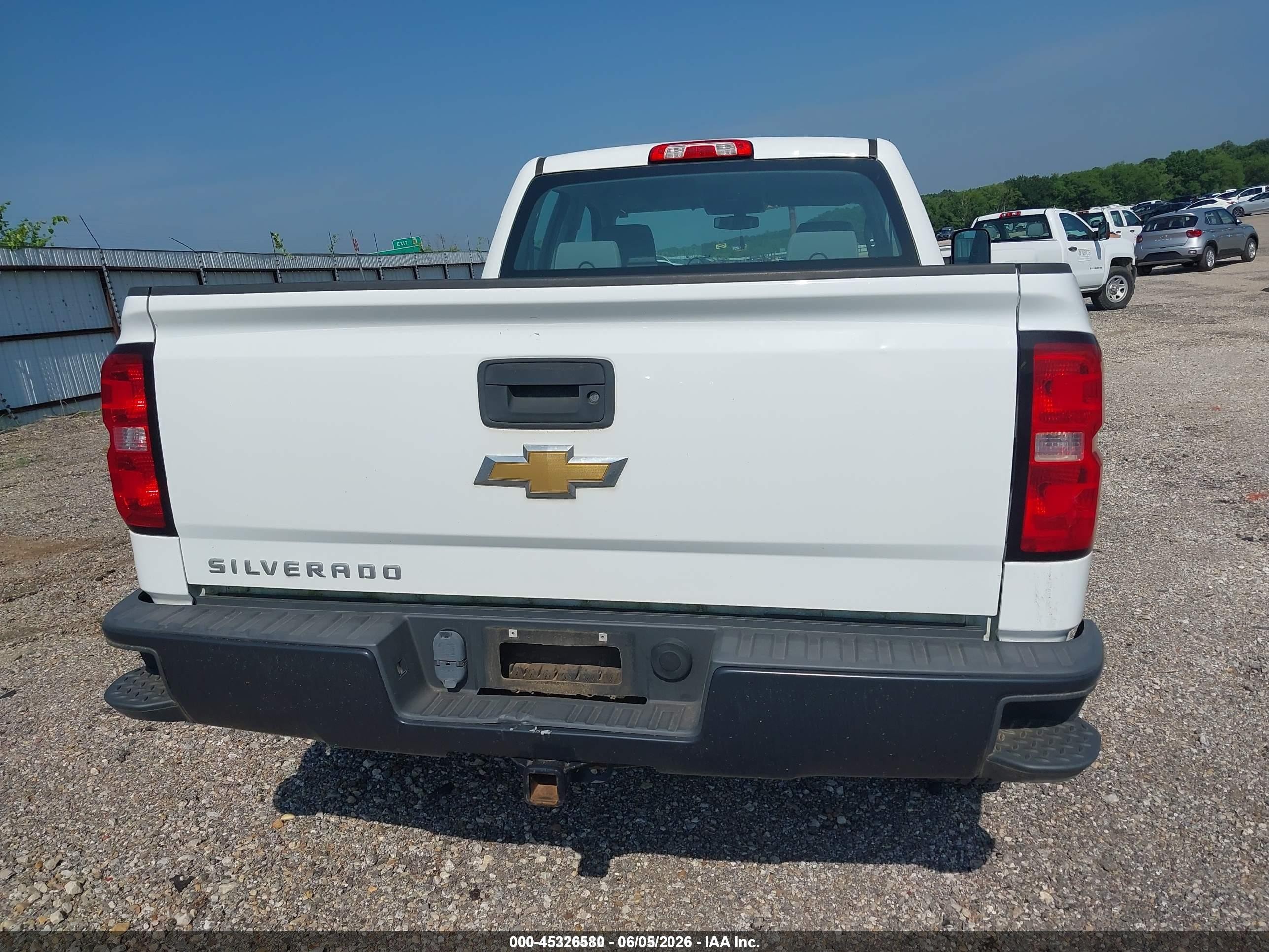 2017 Chevrolet Silverado 1500 Wt White vin: 1GCRCNEC5HZ153804