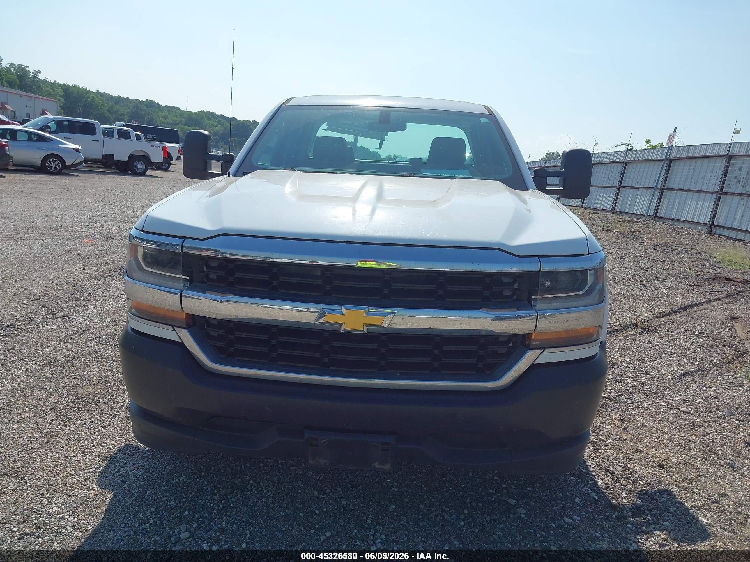 2017 Chevrolet Silverado 1500 Wt White vin: 1GCRCNEC5HZ153804