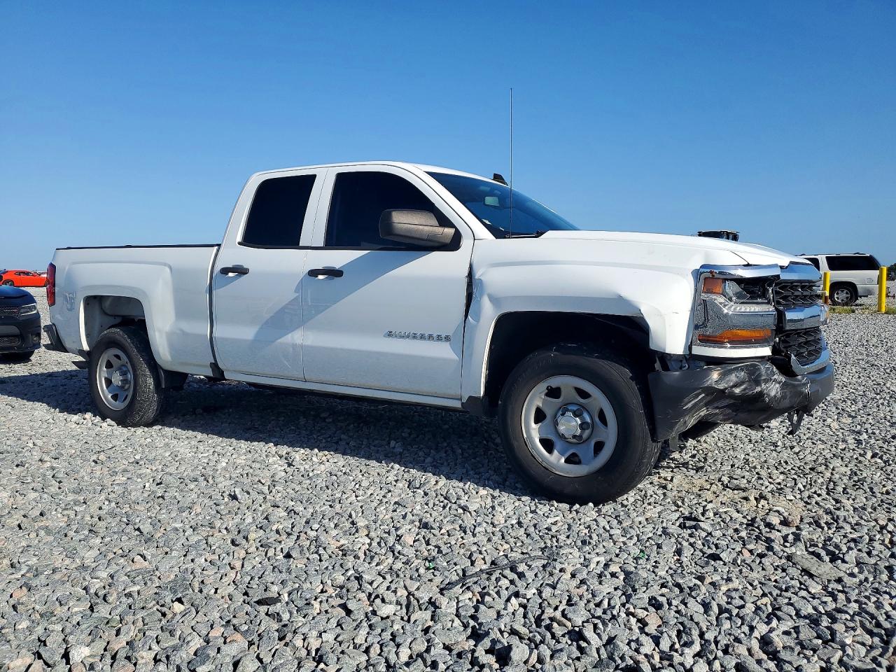 2017 Chevrolet Silverado C1500 Белый vin: 1GCRCNEH3HZ117380