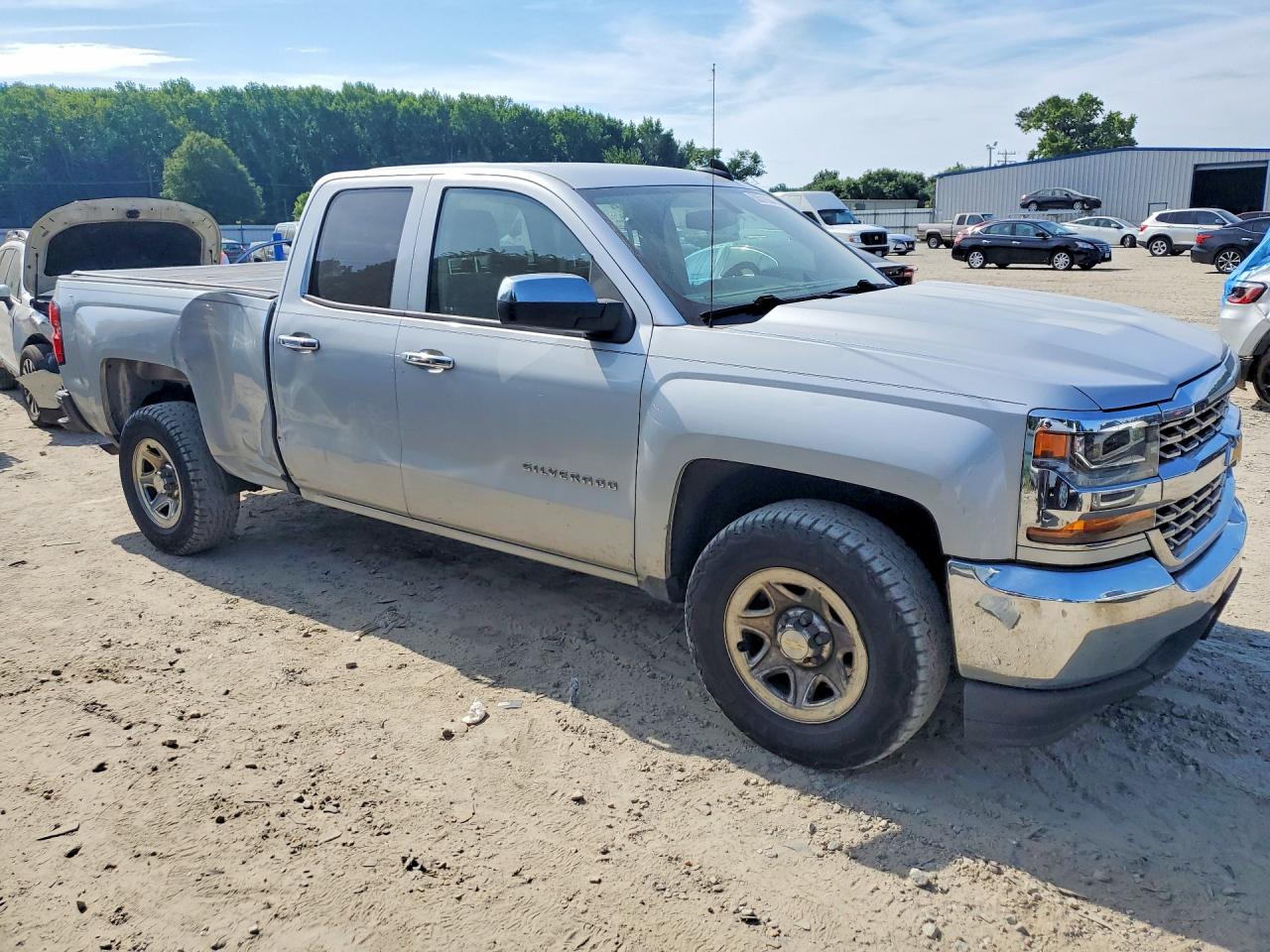 2018 Chevrolet Silverado C1500 Серебряный vin: 1GCRCNEH9JZ125991