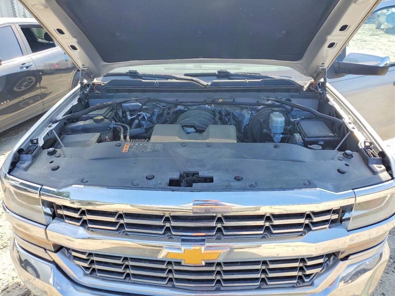 2018 Chevrolet Silverado C1500 Серебряный vin: 1GCRCNEH9JZ125991