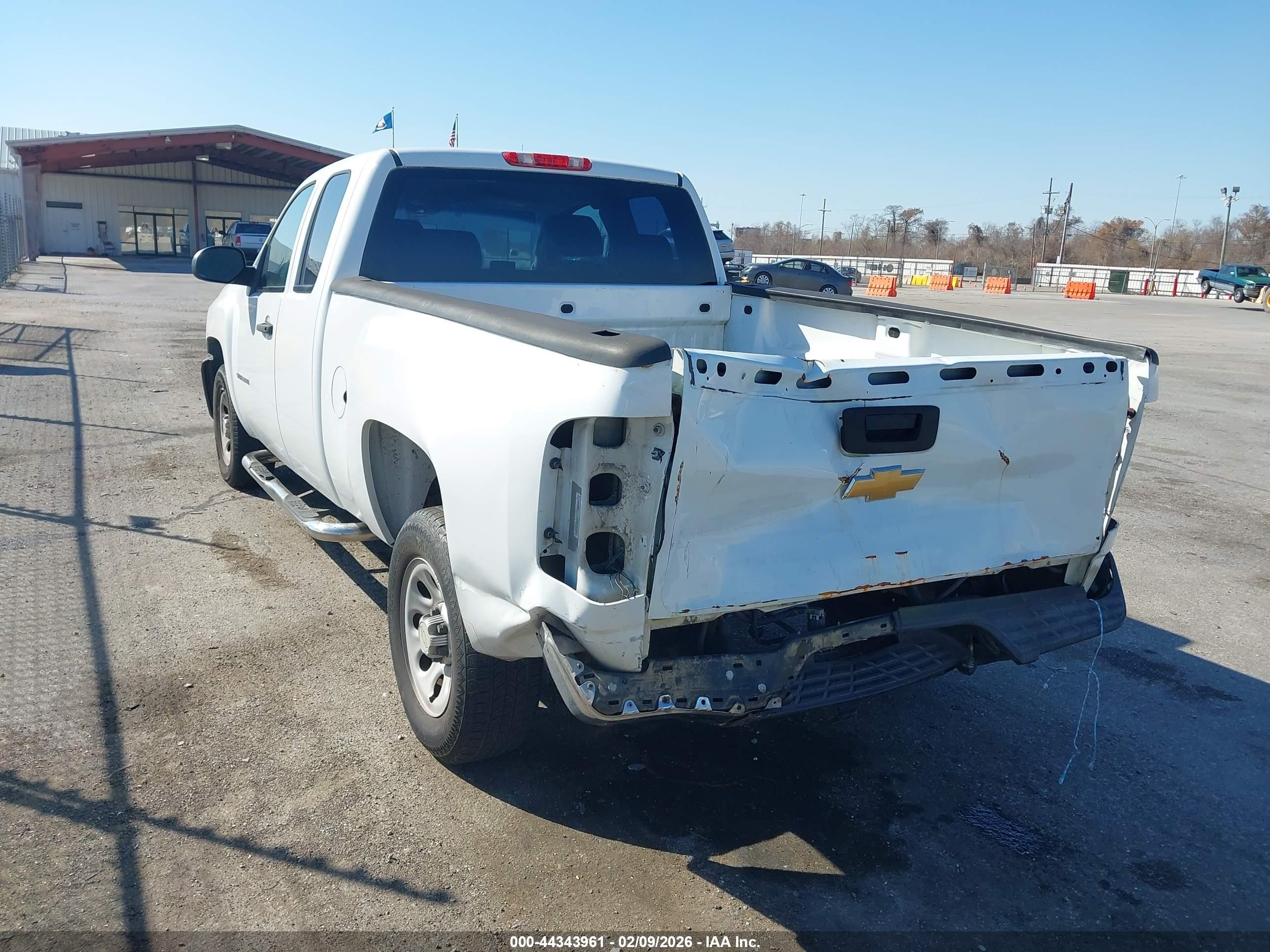 2013 Chevrolet Silverado 1500 Work Truck White vin: 1GCRCPE00DZ169212