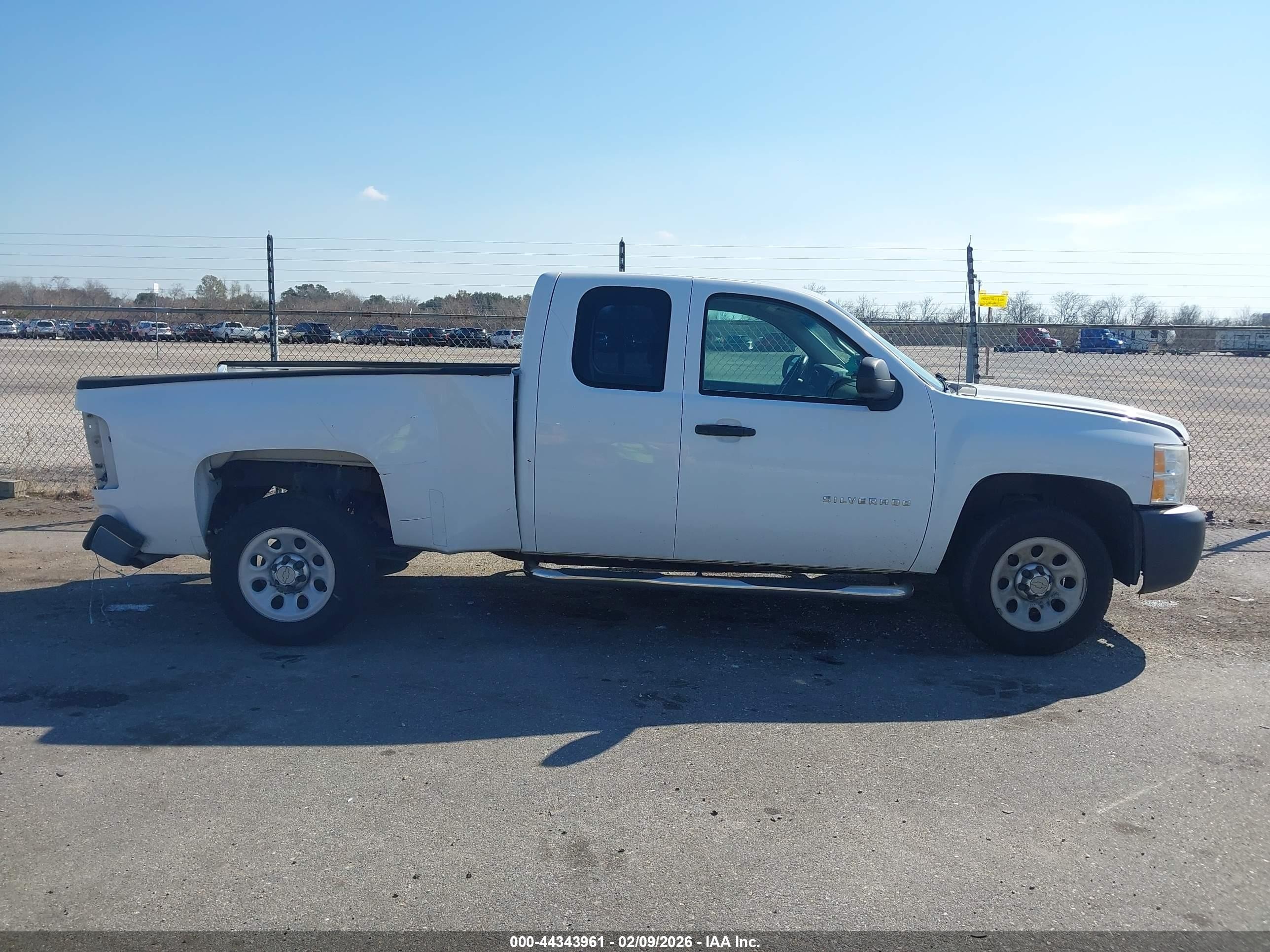 2013 Chevrolet Silverado 1500 Work Truck White vin: 1GCRCPE00DZ169212