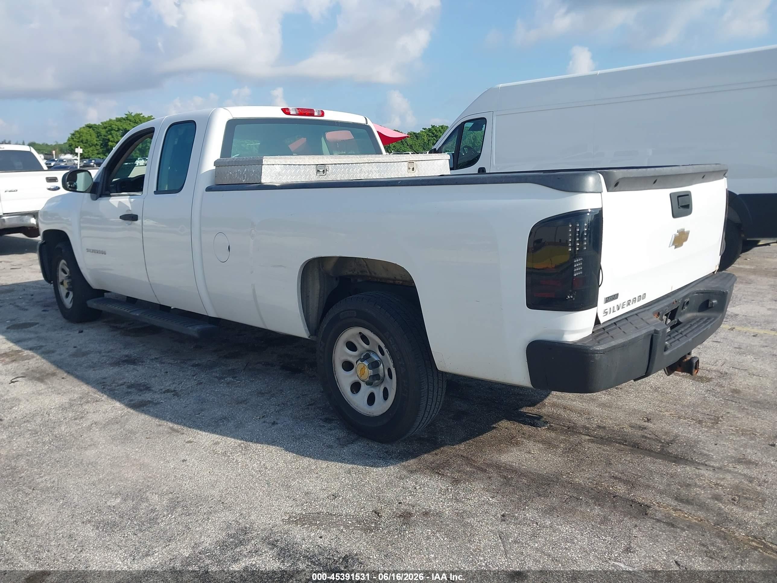 2011 Chevrolet Silverado 1500 Work Truck White vin: 1GCRCPE04BZ429723