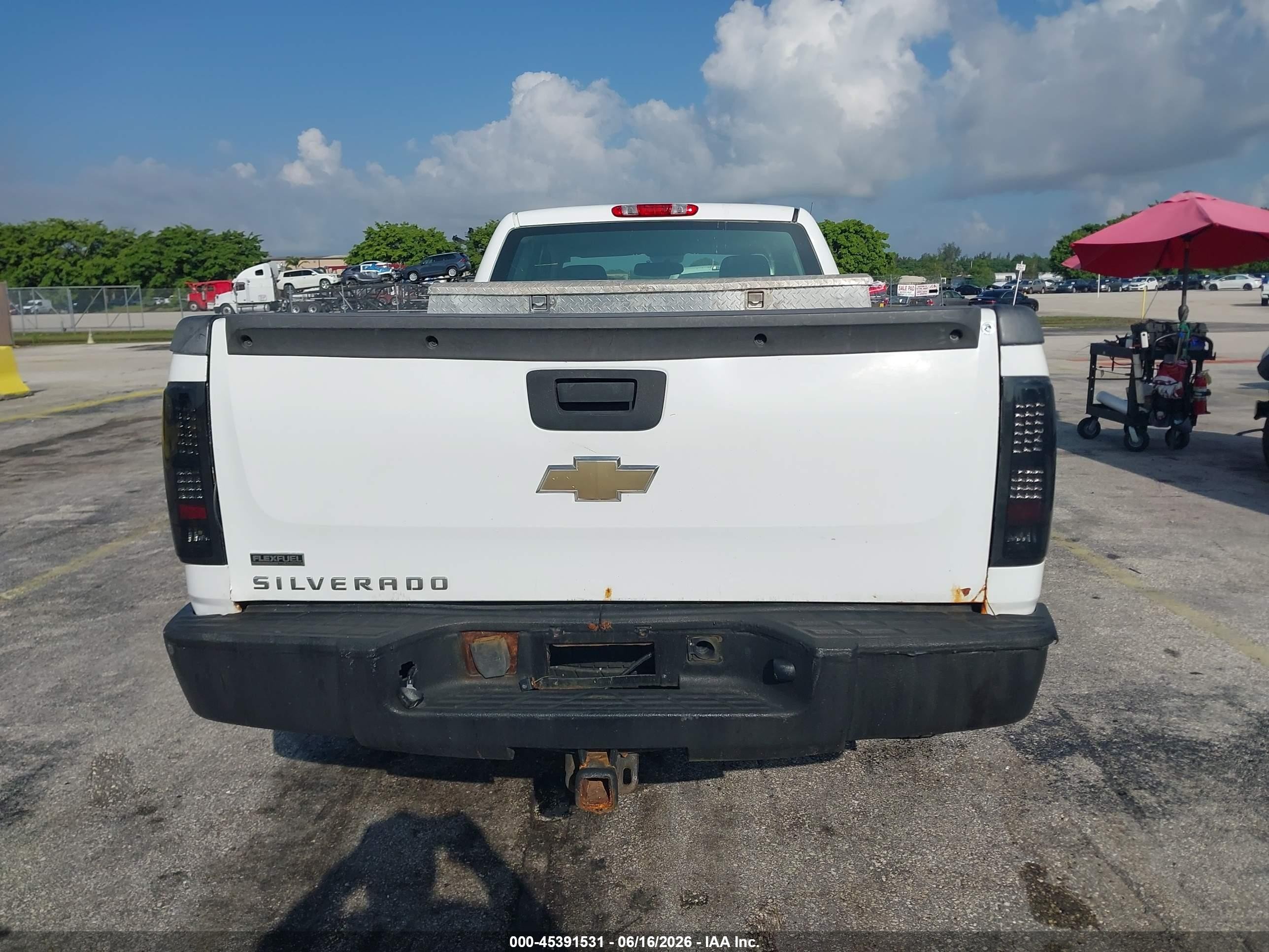 2011 Chevrolet Silverado 1500 Work Truck White vin: 1GCRCPE04BZ429723