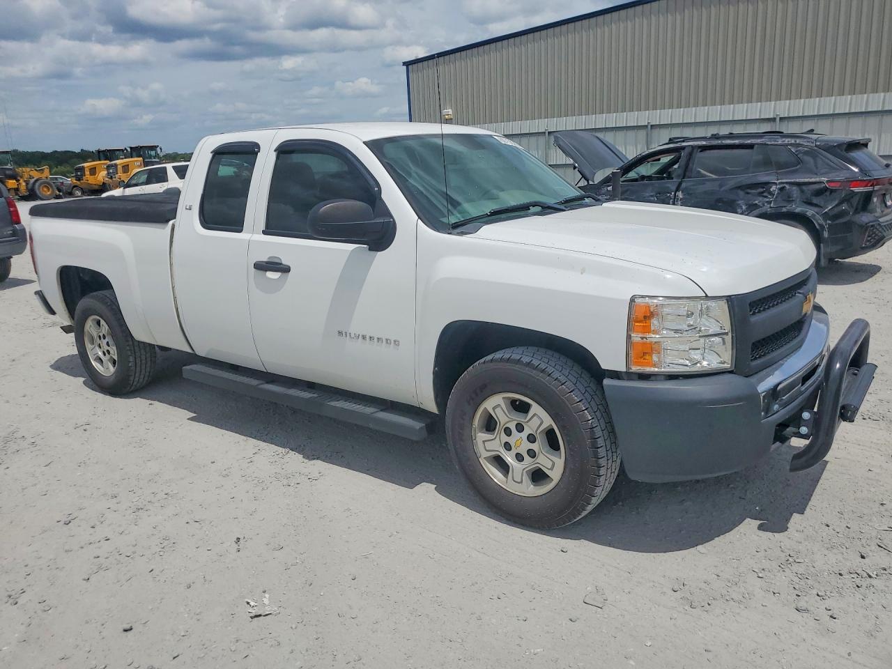 2013 Chevrolet Silverado C1500 White vin: 1GCRCPE08DZ240883