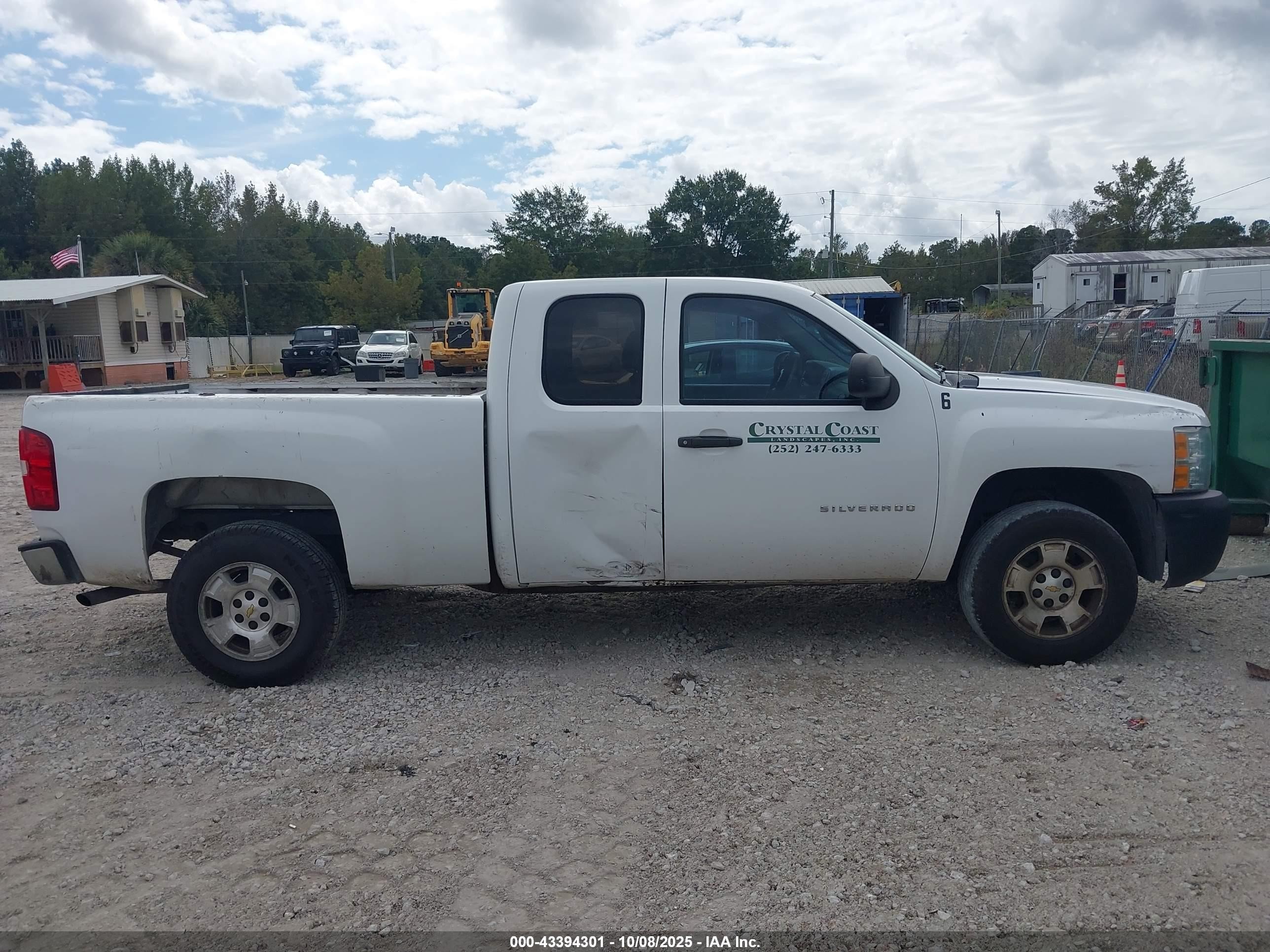 2013 Chevrolet Silverado 1500 Work Truck White vin: 1GCRCPEA1DZ385644