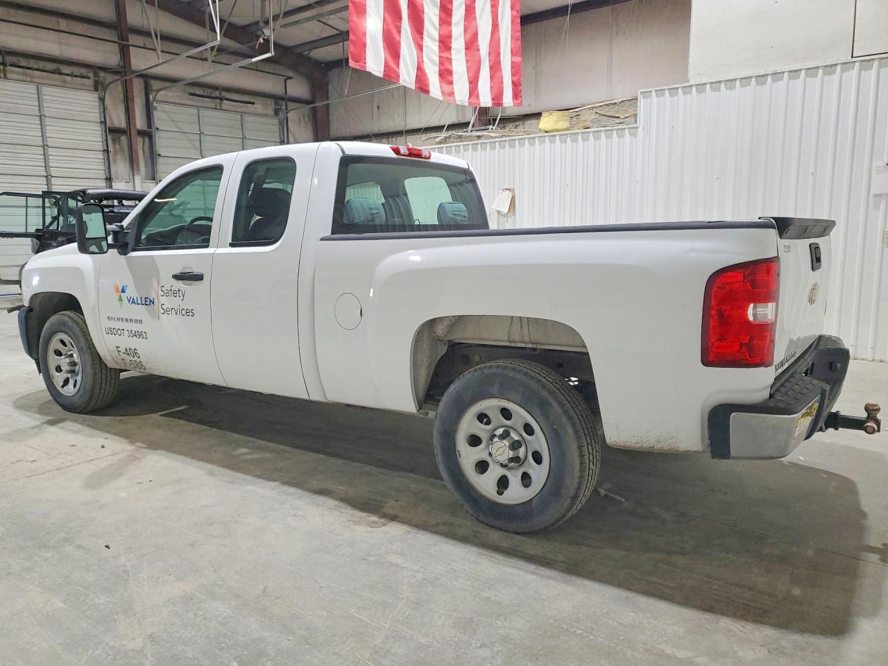 2013 Chevrolet Silverado C1500 White vin: 1GCRCPEA2DZ268378