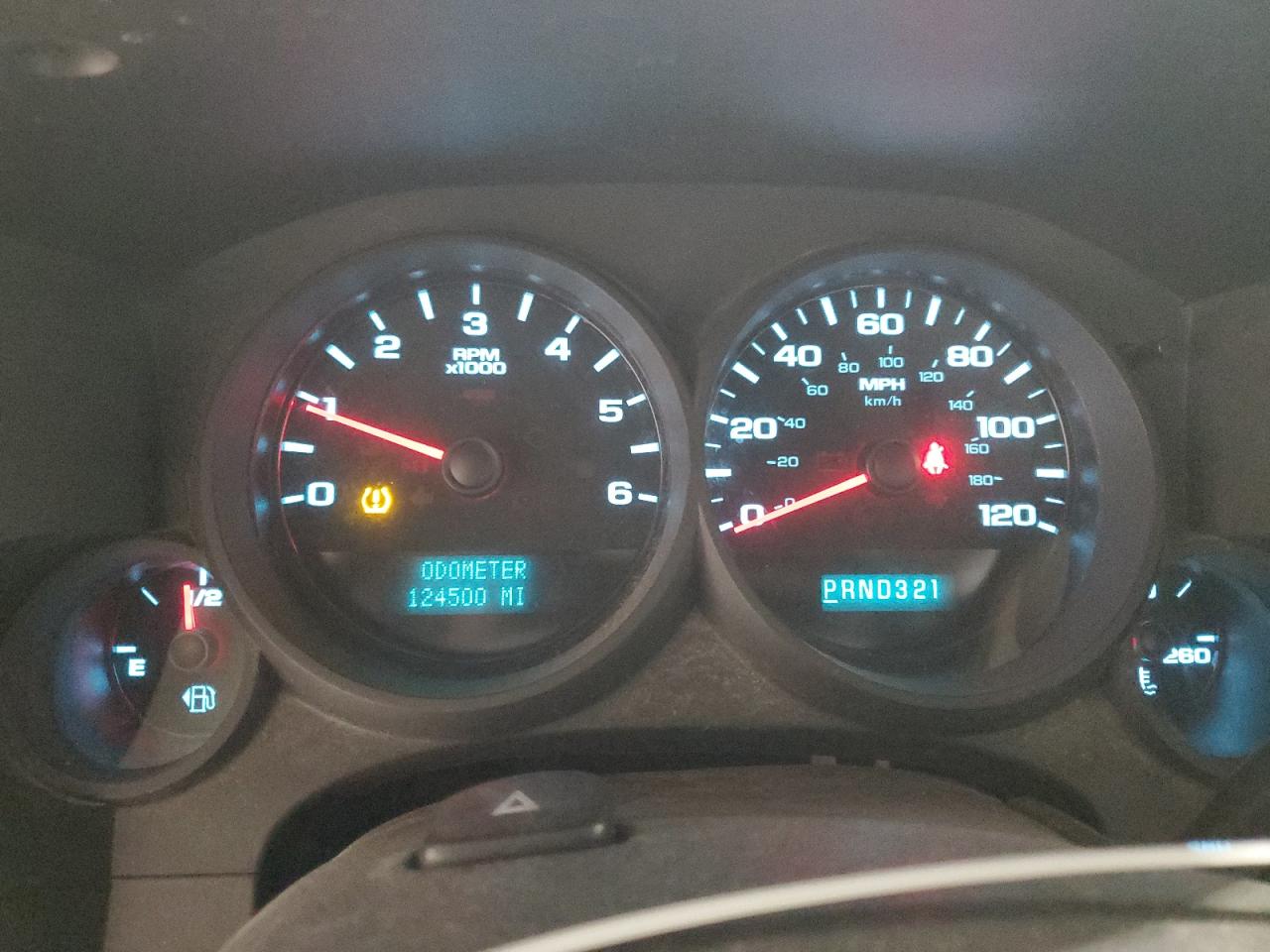 2013 Chevrolet Silverado C1500 White vin: 1GCRCPEA2DZ268378 Damage: Warning - Tire Pressure, On, Unacceptable