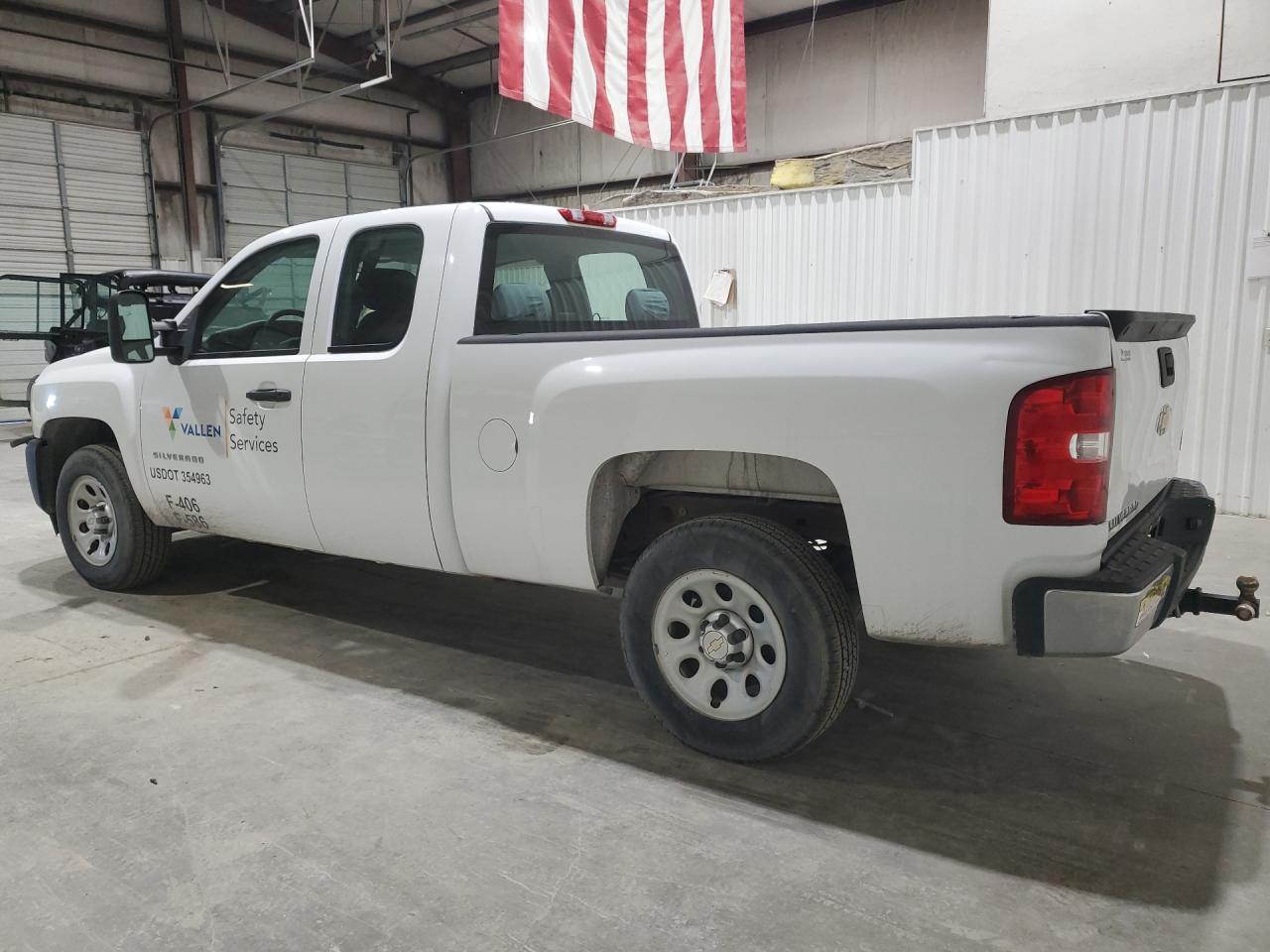 2013 Chevrolet Silverado C1500 White vin: 1GCRCPEA2DZ268378 Damage: Left Bed Side, Dent(S) W/ Paint Dmg, 5 To 6 Inches