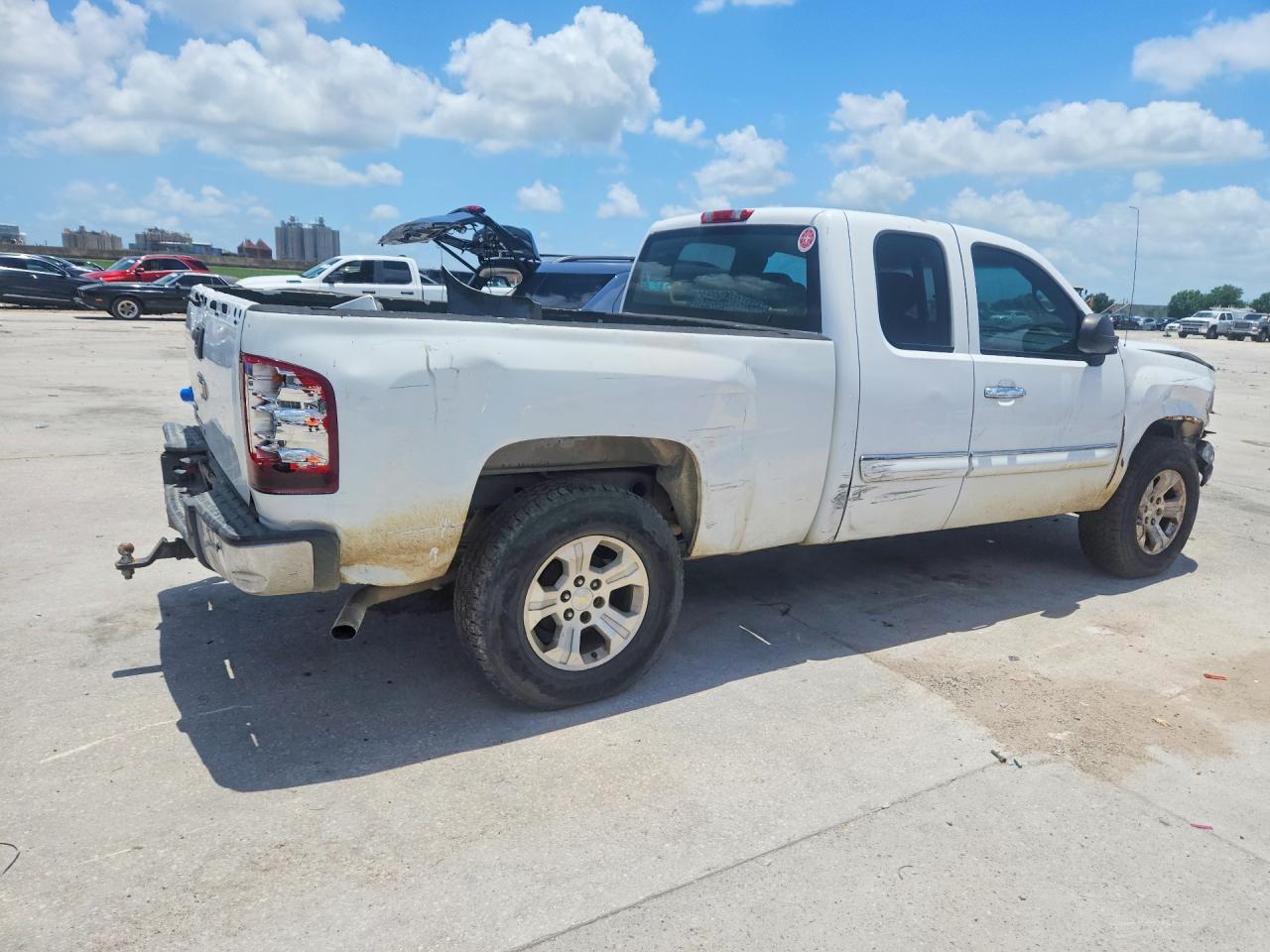 2011 Chevrolet Silverado C1500 White vin: 1GCRCPEA3BZ248556