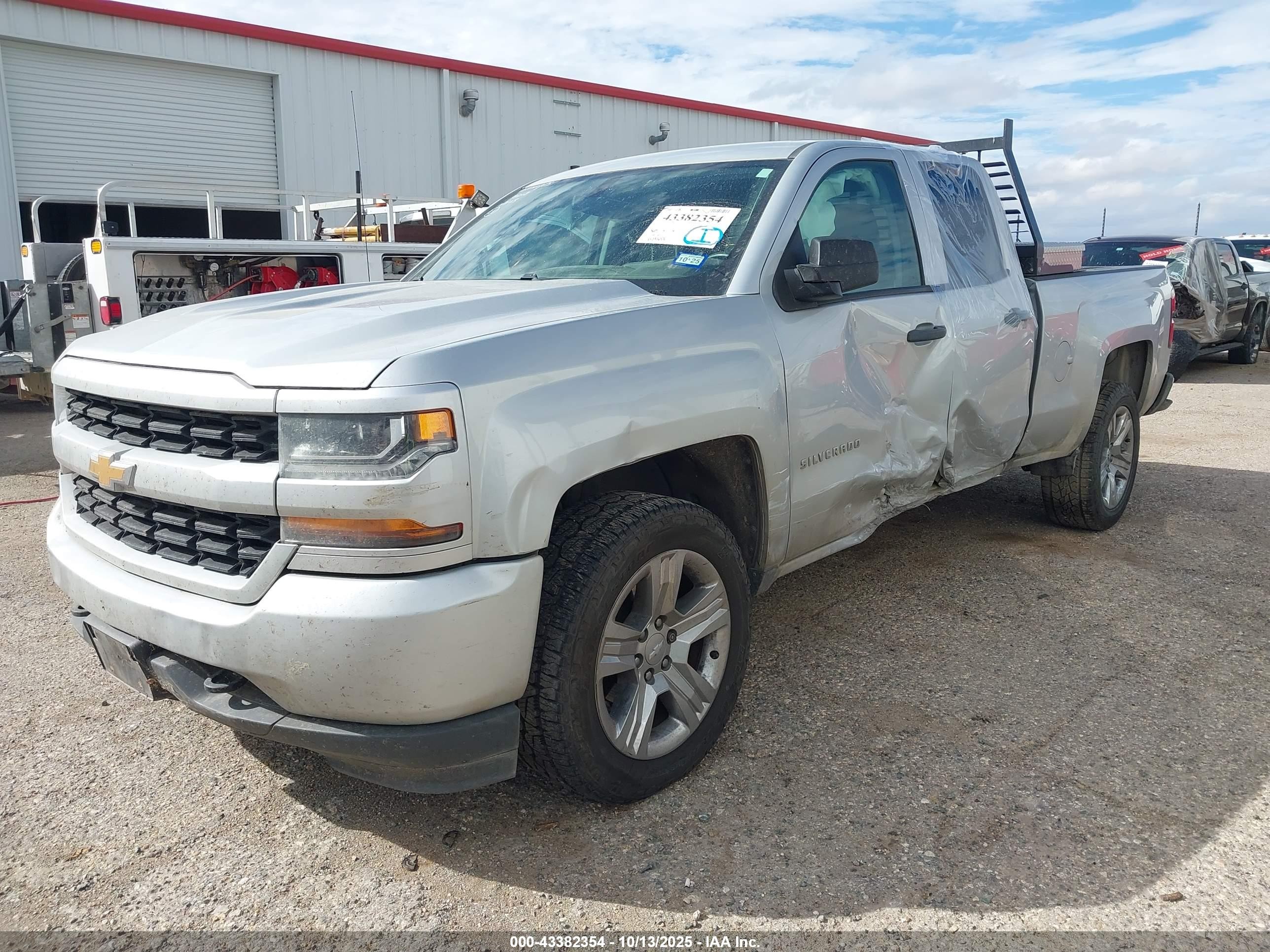 2017 Chevrolet Silverado 1500 Custom Silver vin: 1GCRCPEC0HZ292590