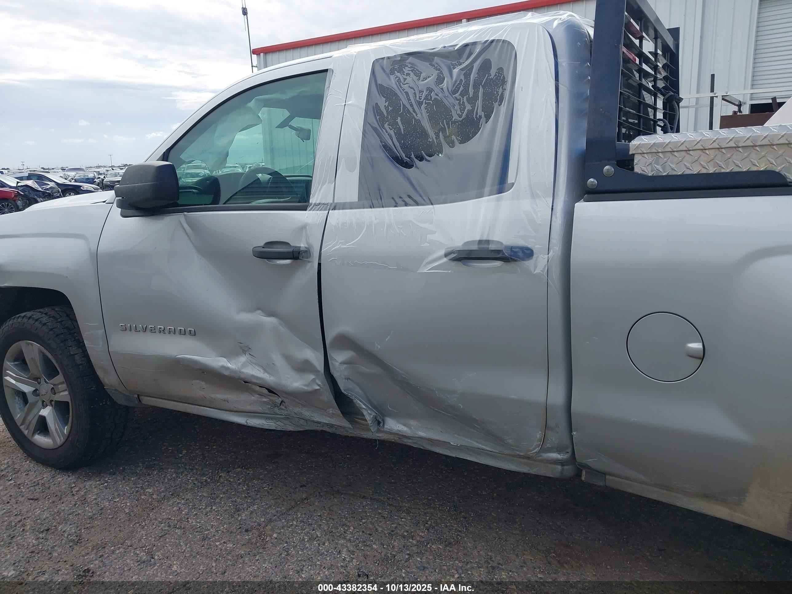 2017 Chevrolet Silverado 1500 Custom Silver vin: 1GCRCPEC0HZ292590