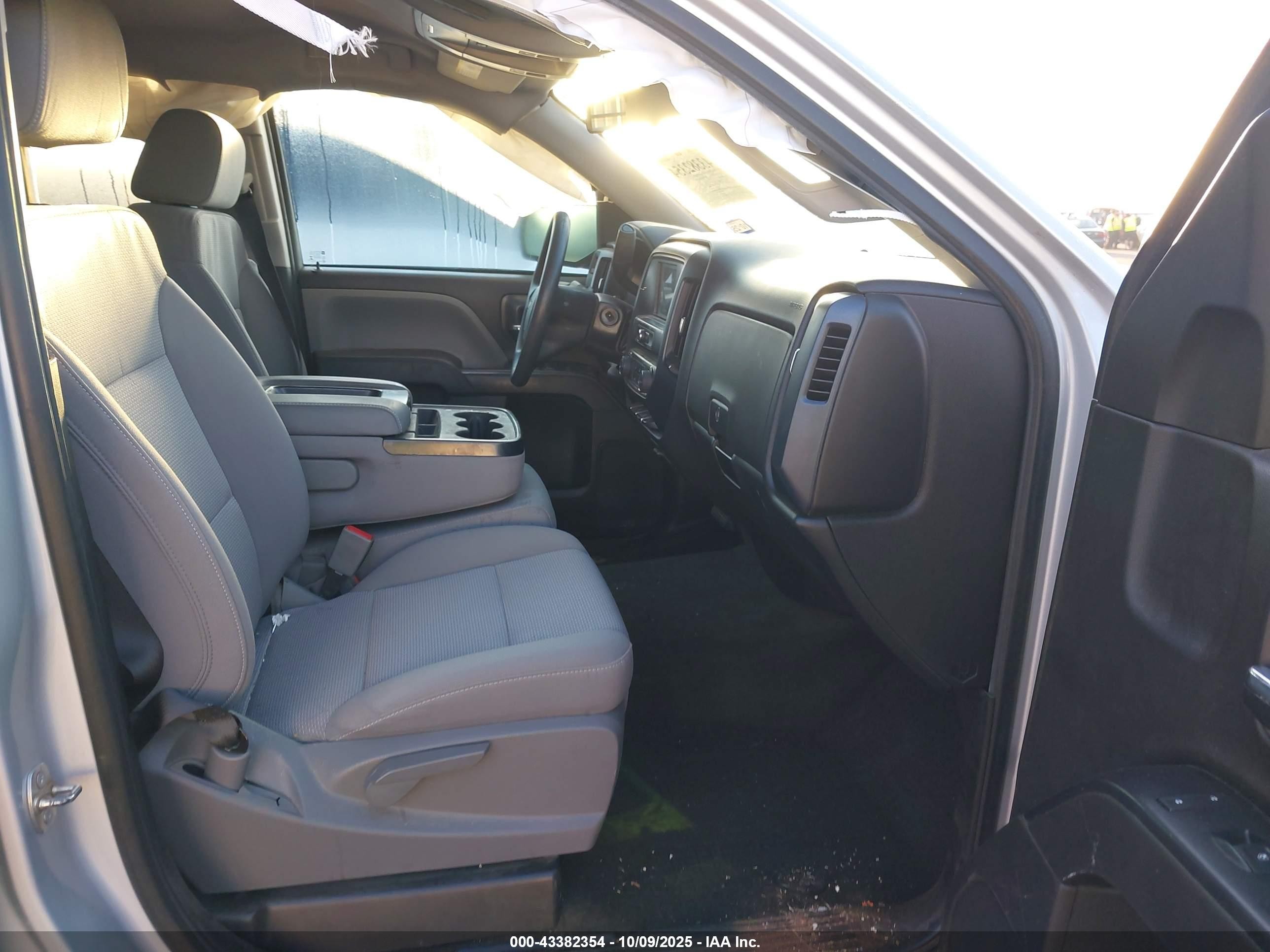 2017 Chevrolet Silverado 1500 Custom Silver vin: 1GCRCPEC0HZ292590