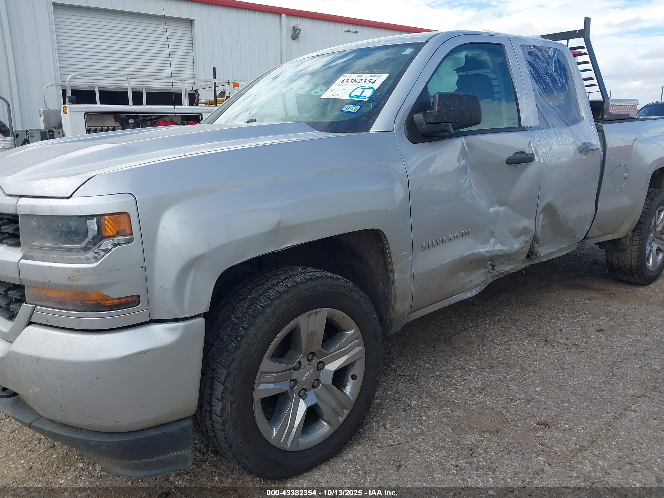2017 Chevrolet Silverado 1500 Custom Silver vin: 1GCRCPEC0HZ292590