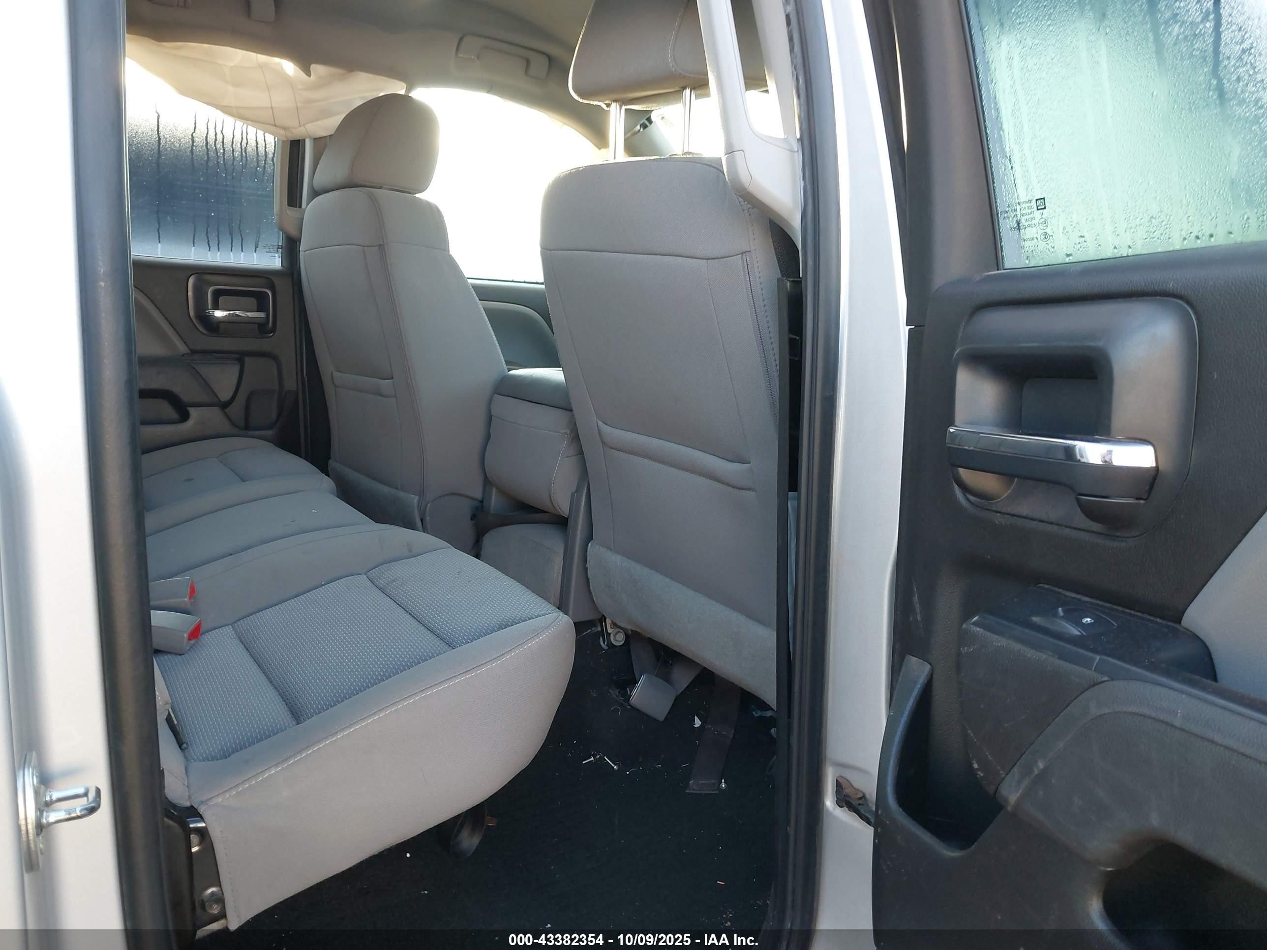 2017 Chevrolet Silverado 1500 Custom Silver vin: 1GCRCPEC0HZ292590