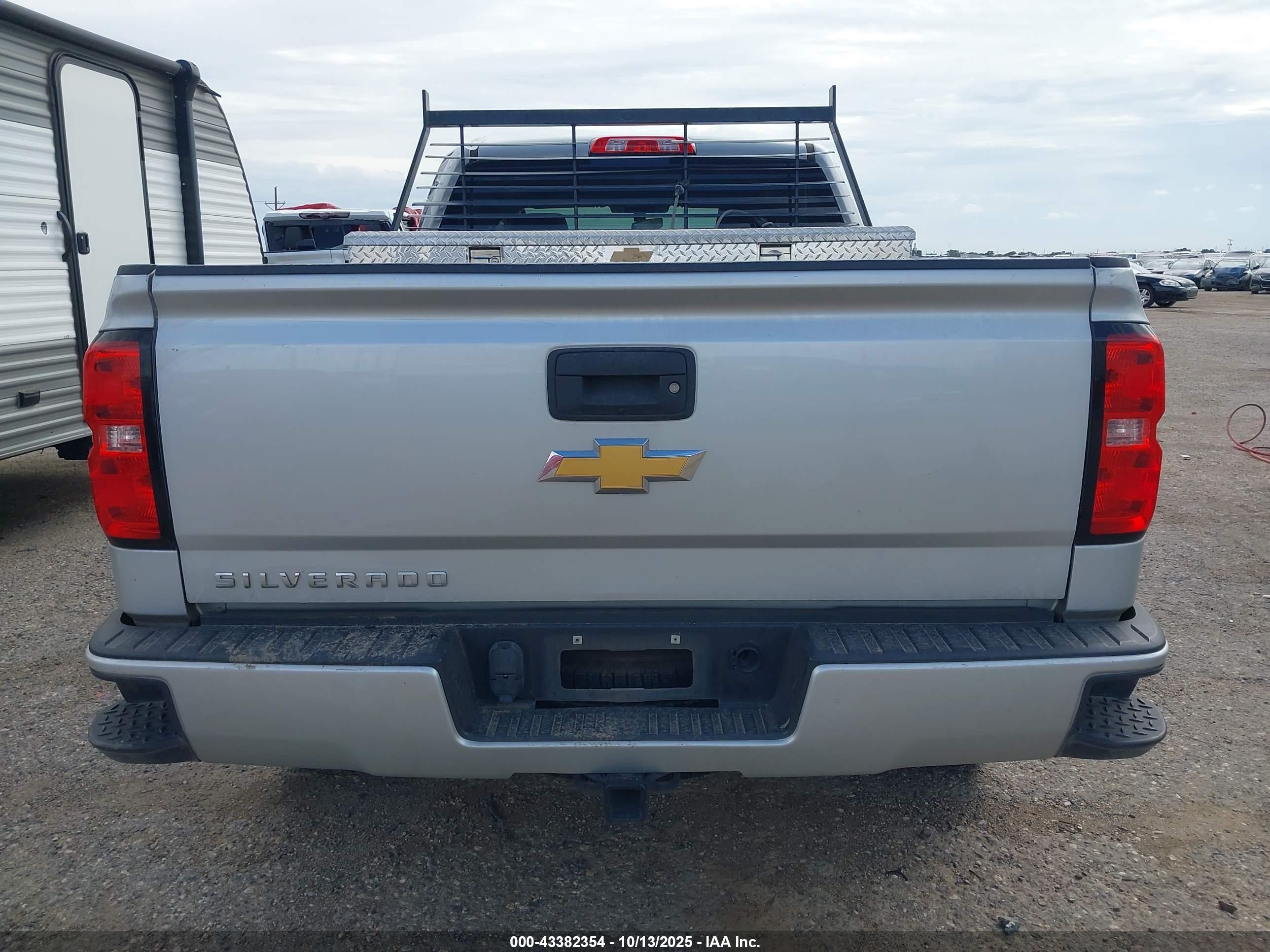 2017 Chevrolet Silverado 1500 Custom Silver vin: 1GCRCPEC0HZ292590