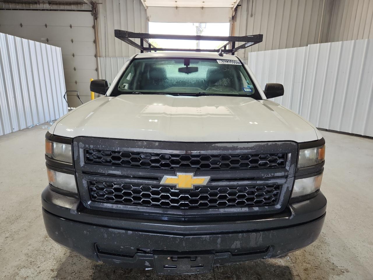2015 Chevrolet Silverado C1500 White vin: 1GCRCPEC9FZ158495 Damage: Grille, Chipped, 10 Or More