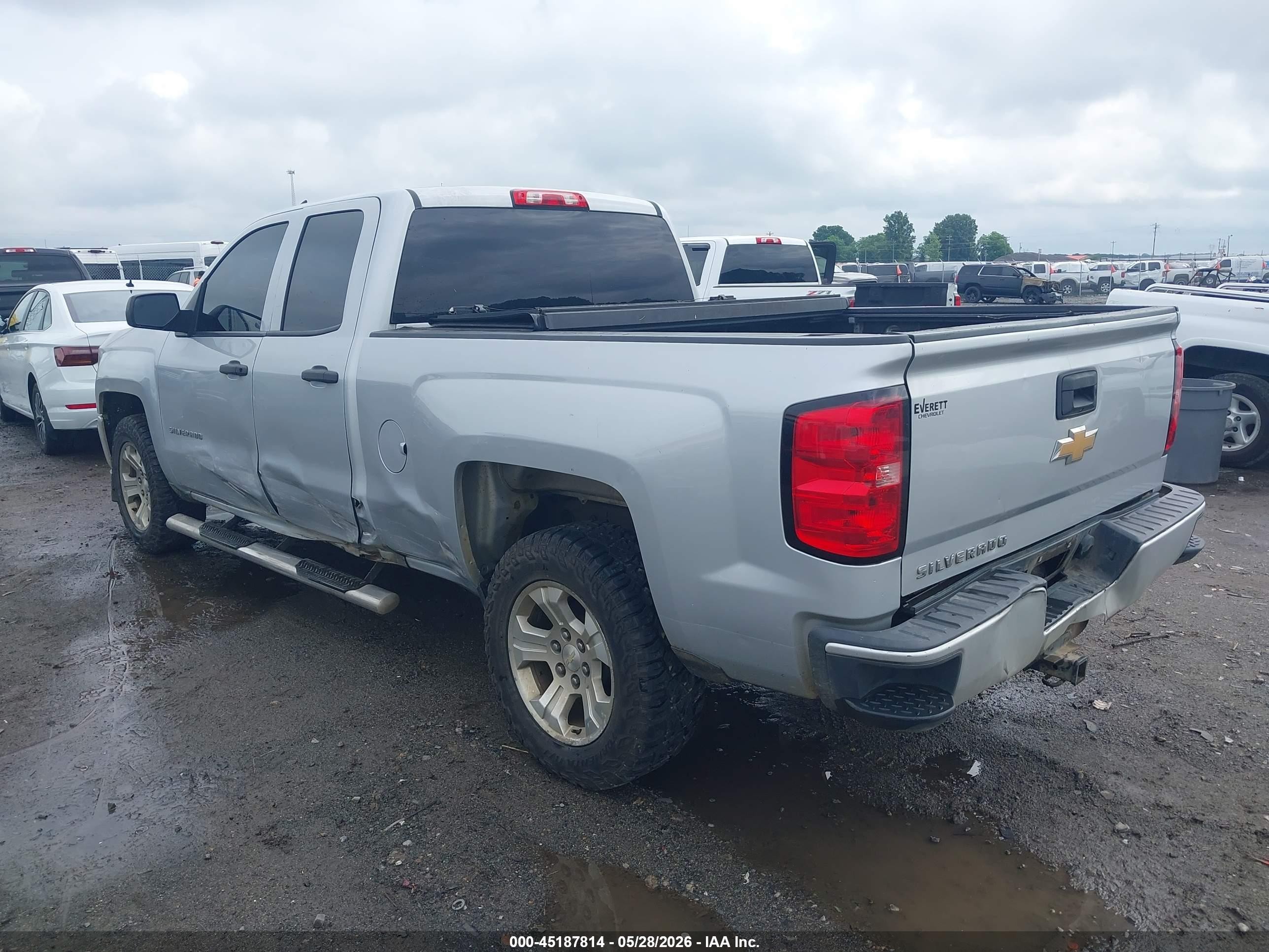 2018 Chevrolet Silverado 1500 Custom Silver vin: 1GCRCPEH1JZ331057