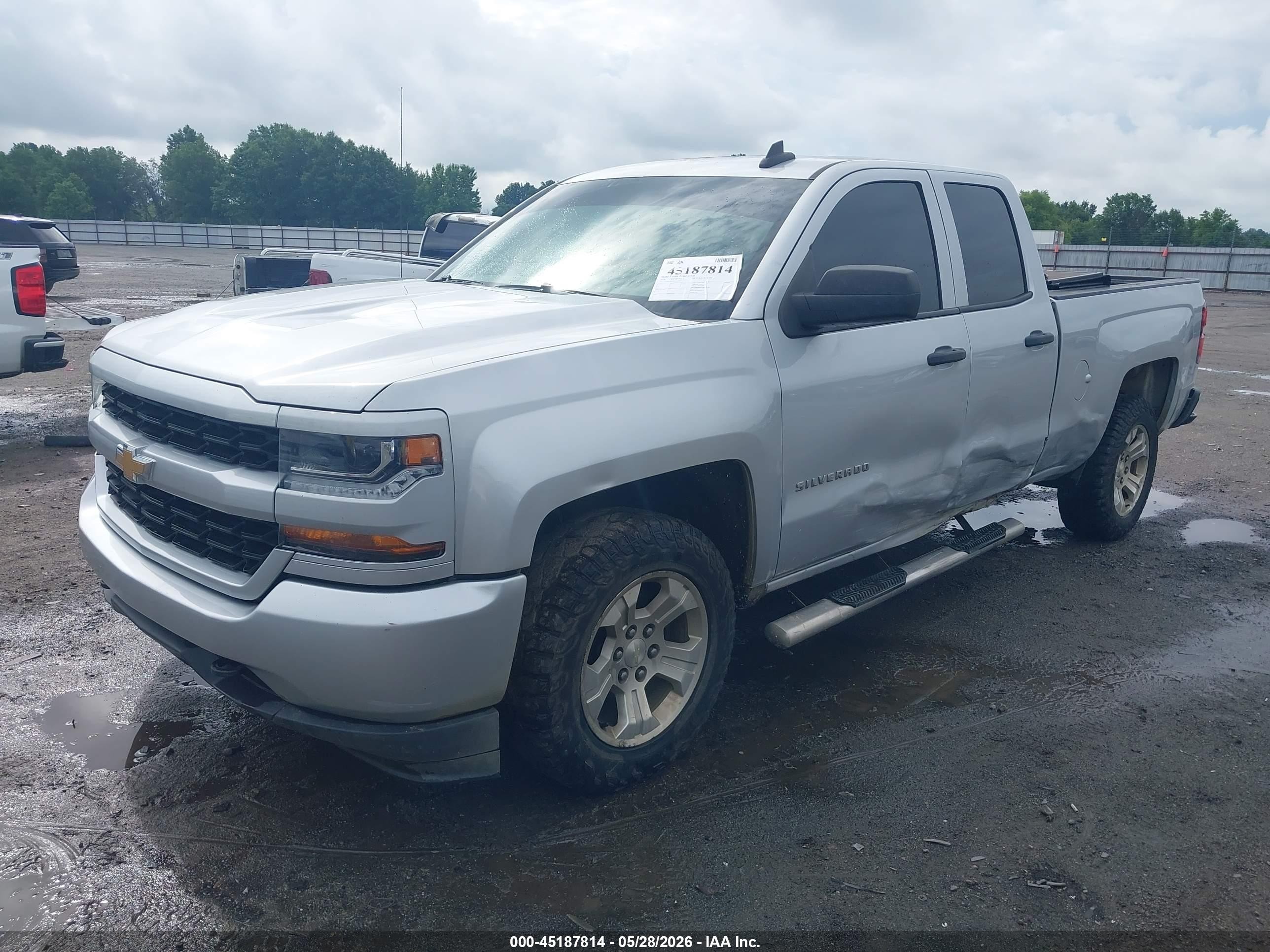 2018 Chevrolet Silverado 1500 Custom Silver vin: 1GCRCPEH1JZ331057