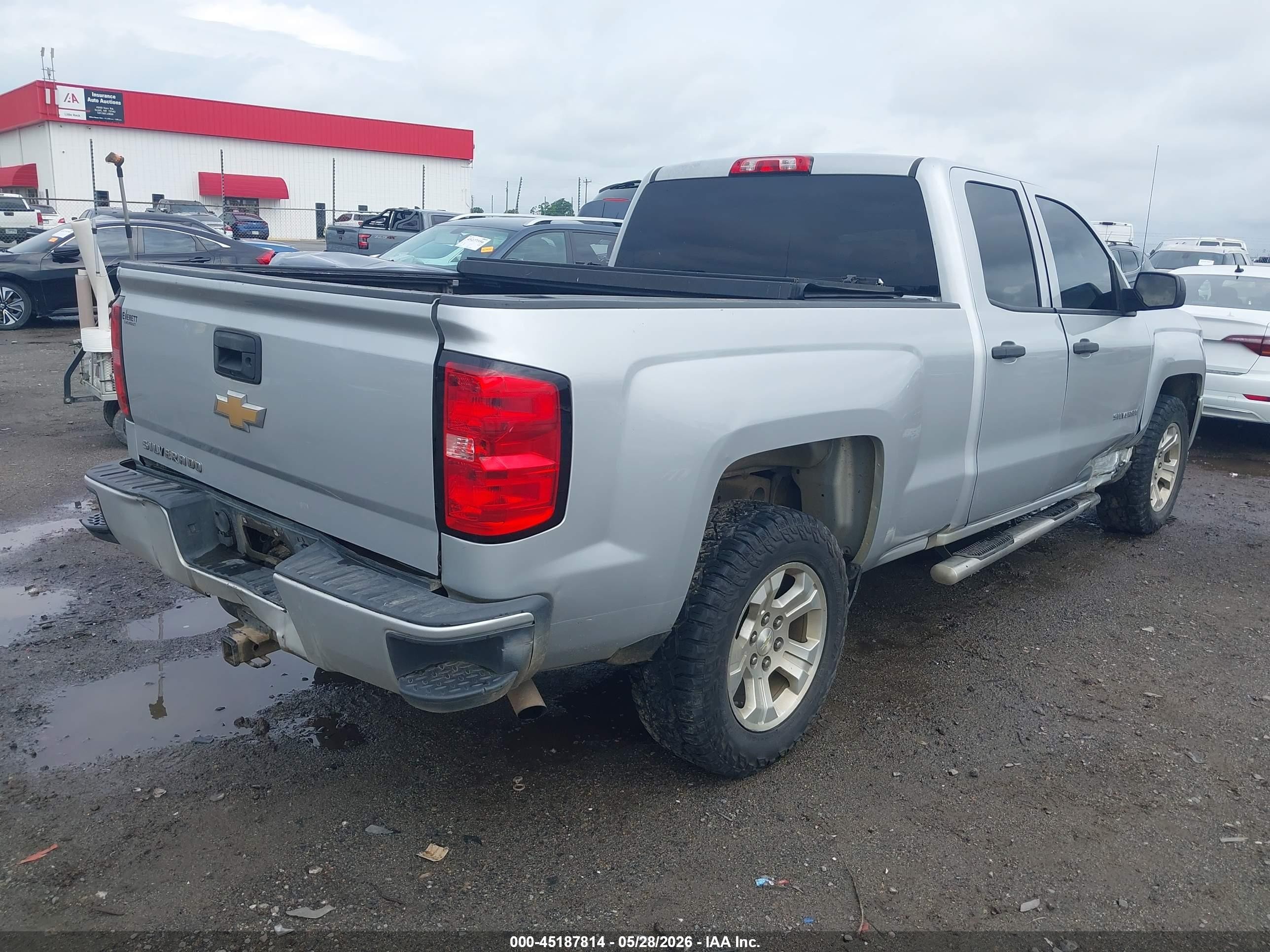 2018 Chevrolet Silverado 1500 Custom Silver vin: 1GCRCPEH1JZ331057