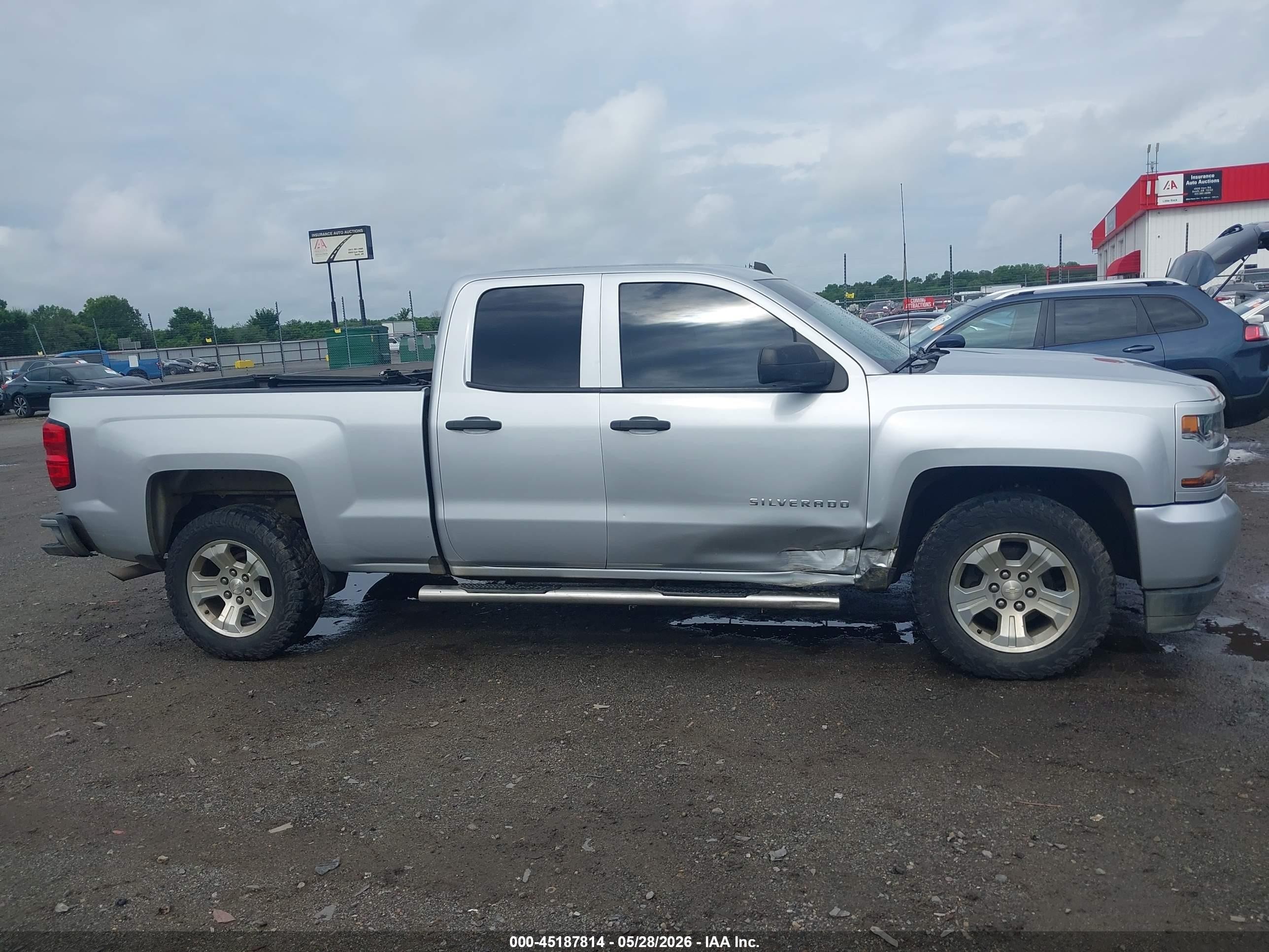 2018 Chevrolet Silverado 1500 Custom Silver vin: 1GCRCPEH1JZ331057