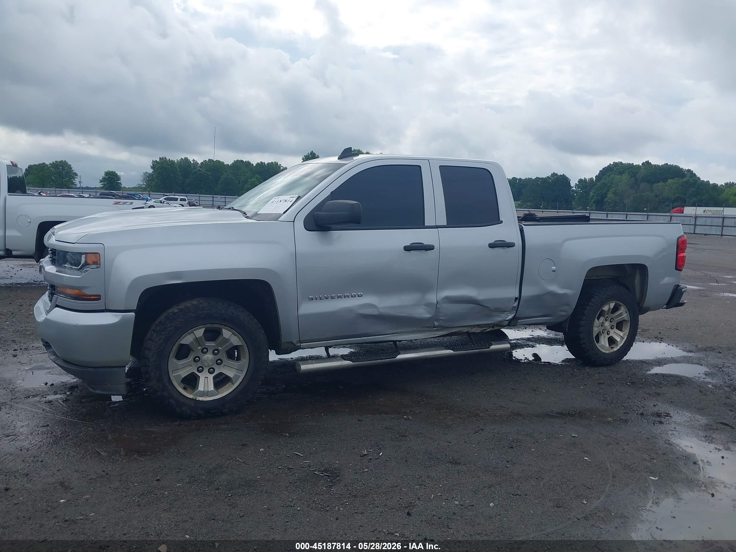 2018 Chevrolet Silverado 1500 Custom Silver vin: 1GCRCPEH1JZ331057