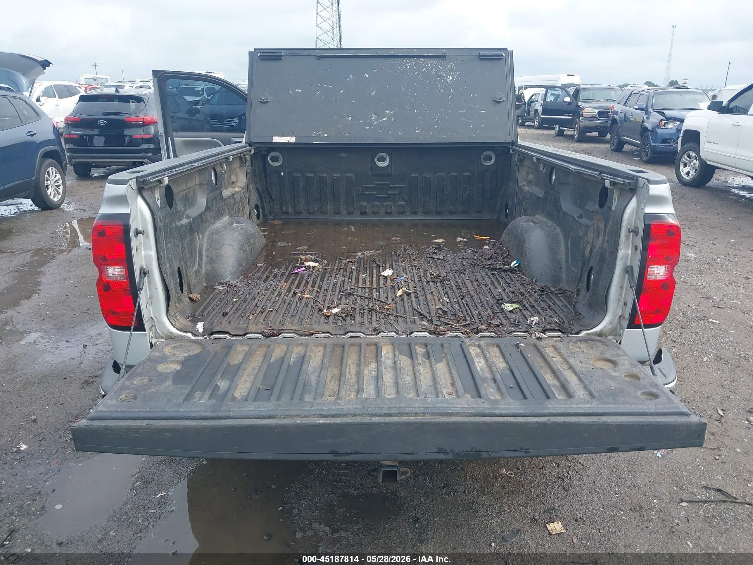 2018 Chevrolet Silverado 1500 Custom Silver vin: 1GCRCPEH1JZ331057