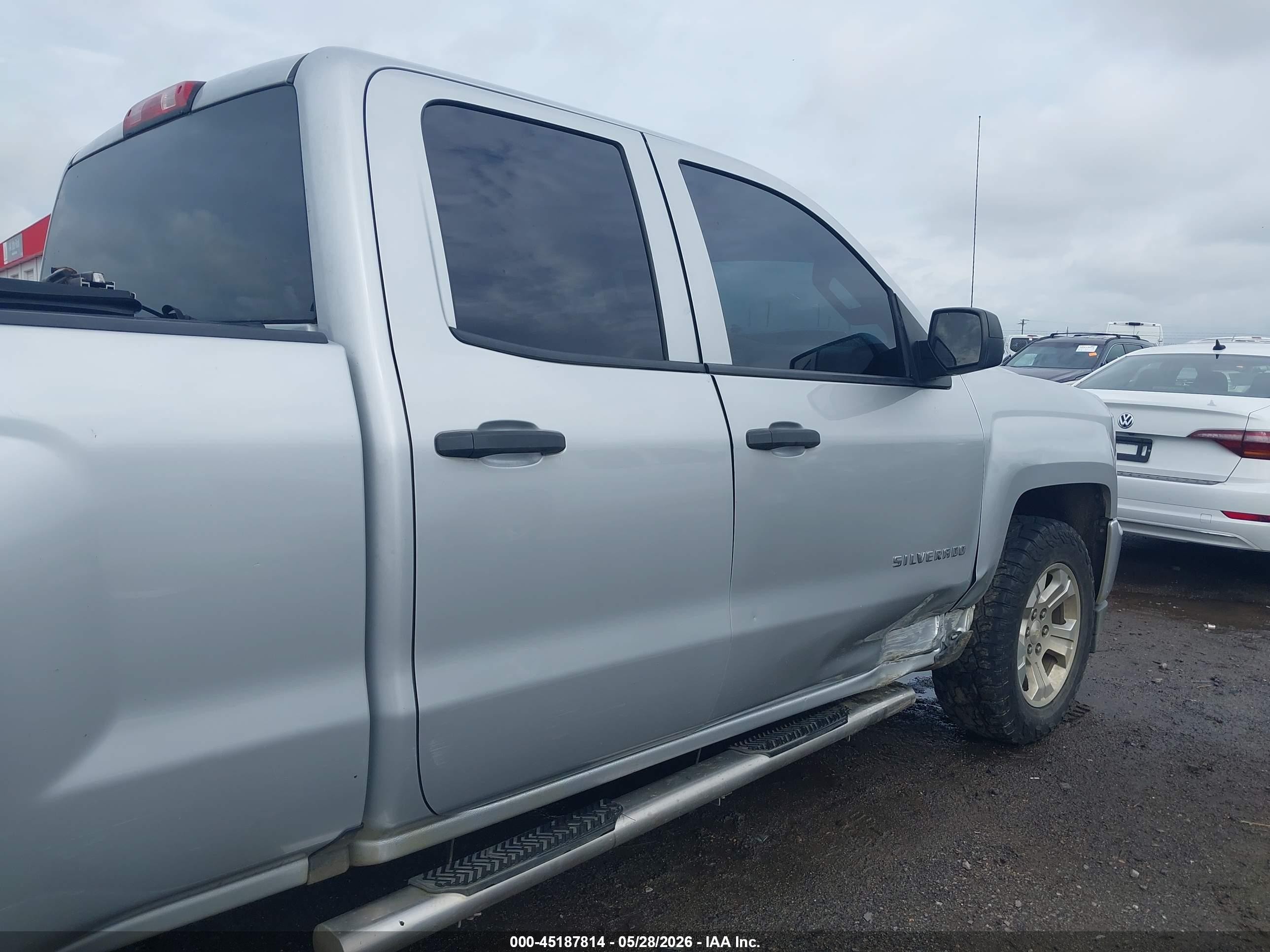 2018 Chevrolet Silverado 1500 Custom Silver vin: 1GCRCPEH1JZ331057