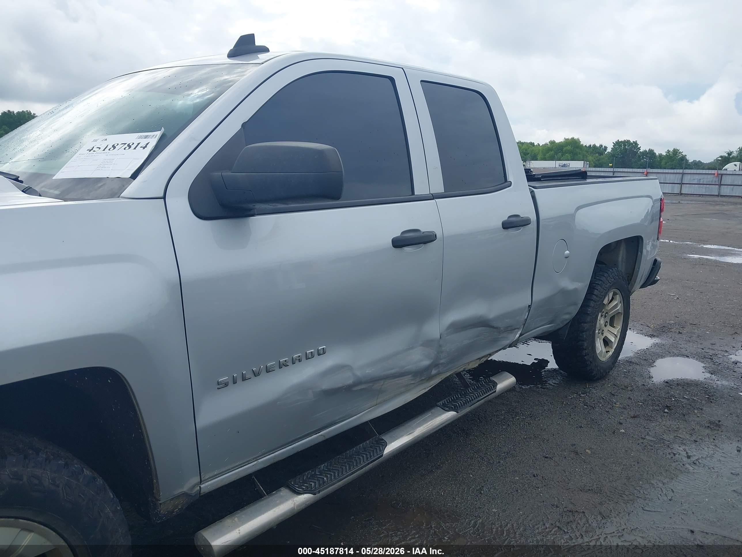 2018 Chevrolet Silverado 1500 Custom Silver vin: 1GCRCPEH1JZ331057