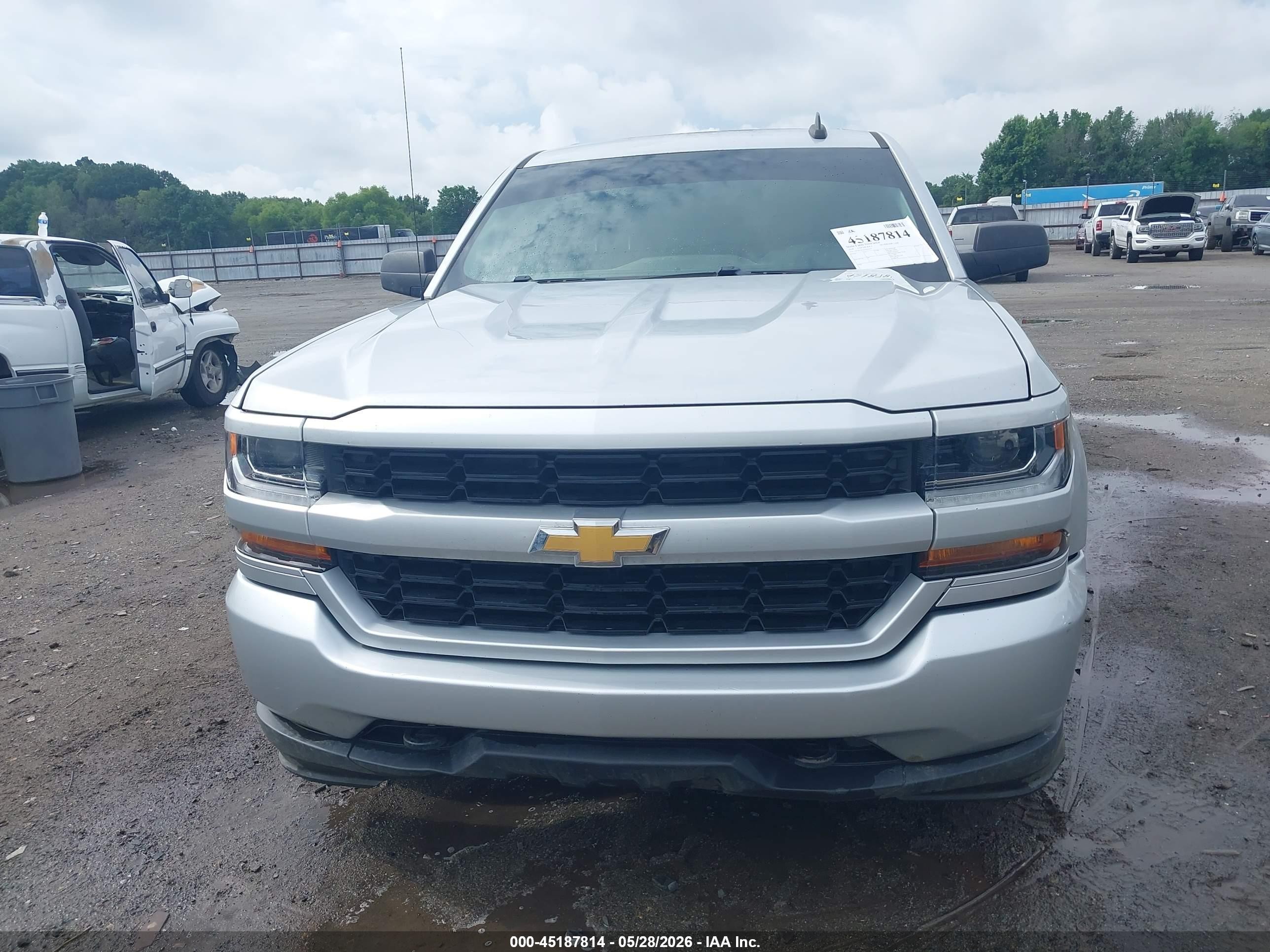2018 Chevrolet Silverado 1500 Custom Silver vin: 1GCRCPEH1JZ331057