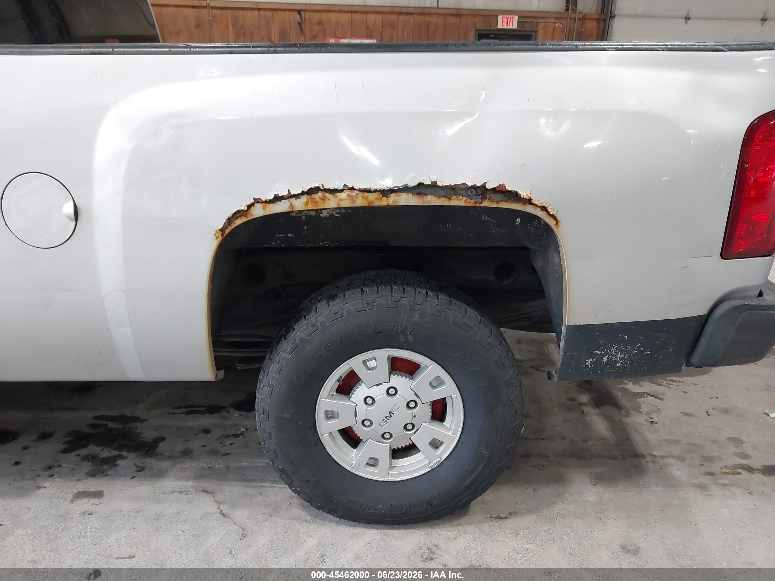 2011 Chevrolet Silverado 1500 Work Truck Silver vin: 1GCRCPEX0BZ118240