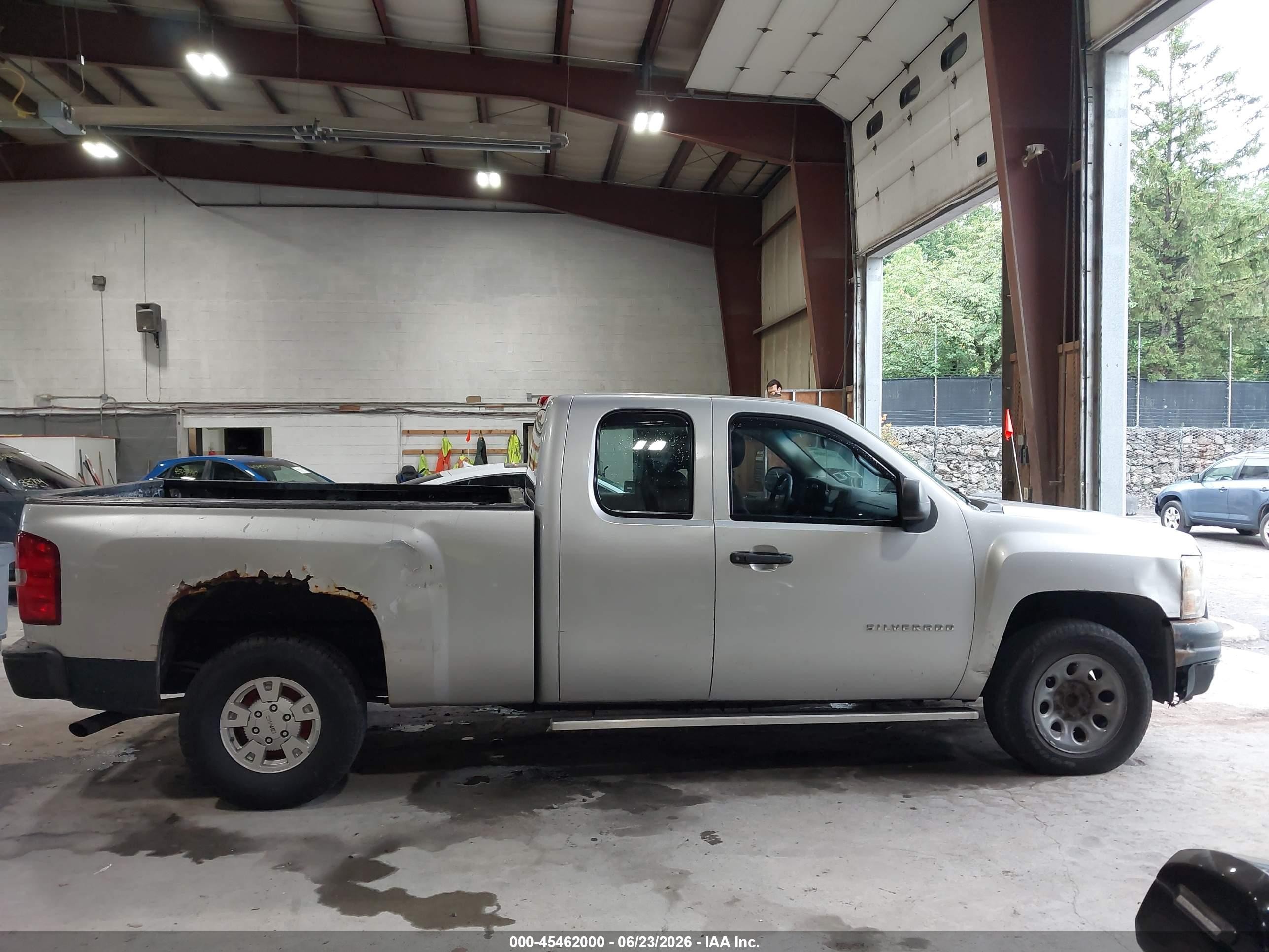 2011 Chevrolet Silverado 1500 Work Truck Silver vin: 1GCRCPEX0BZ118240