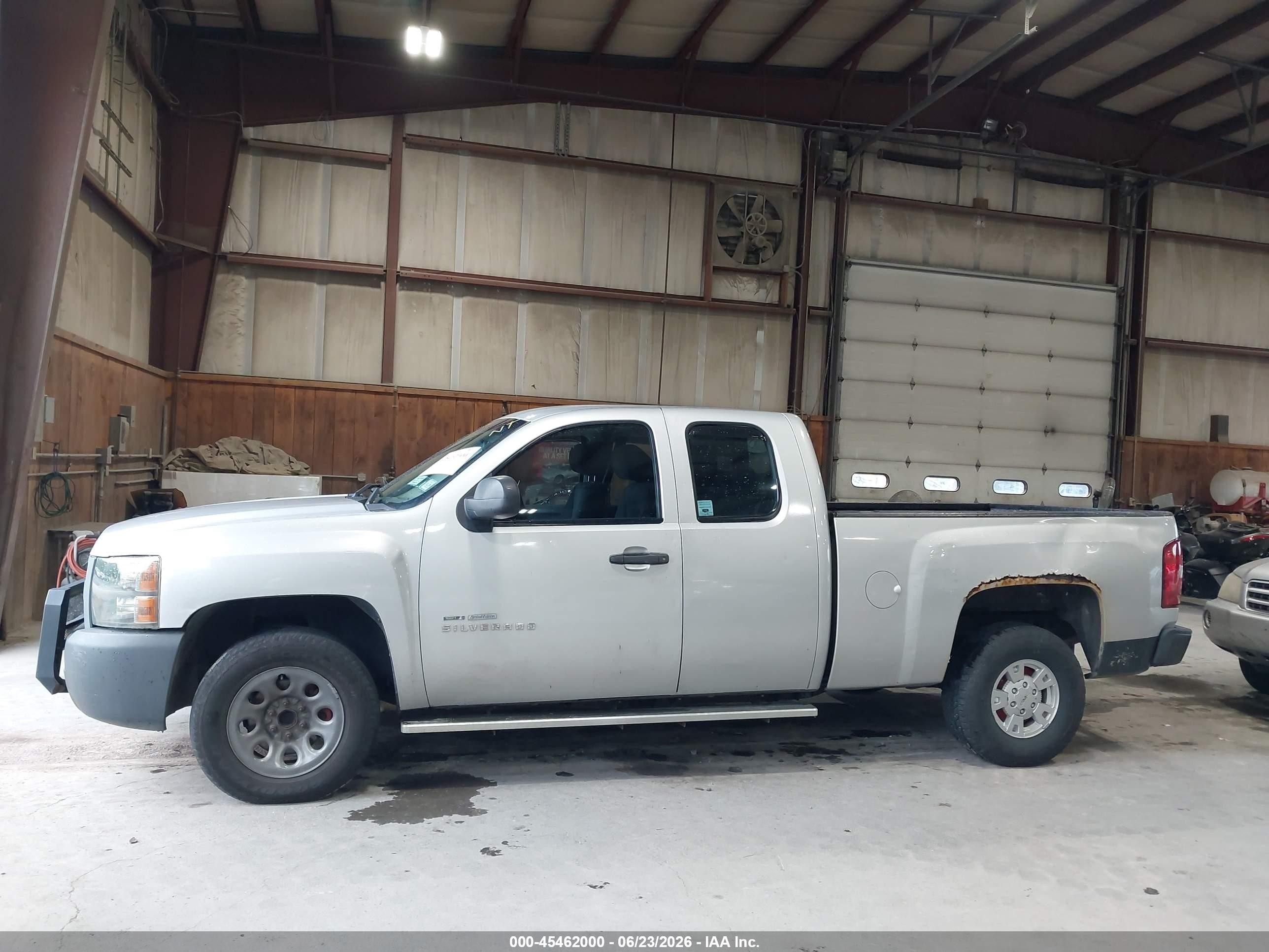 2011 Chevrolet Silverado 1500 Work Truck Silver vin: 1GCRCPEX0BZ118240