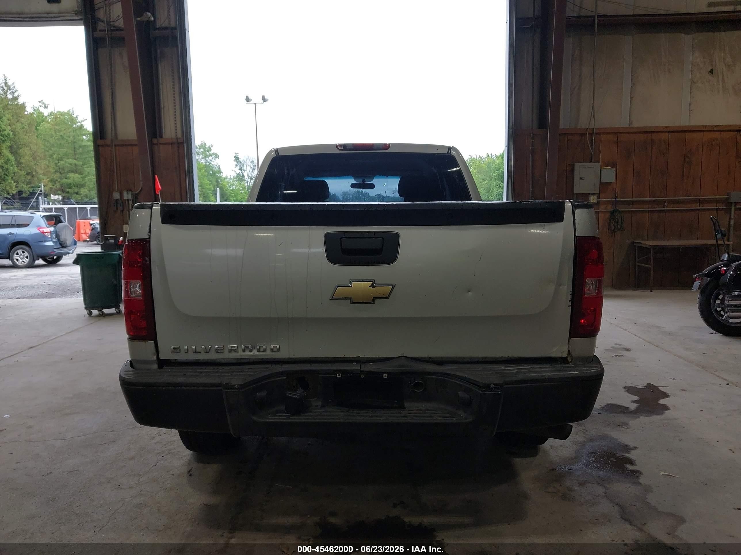 2011 Chevrolet Silverado 1500 Work Truck Silver vin: 1GCRCPEX0BZ118240