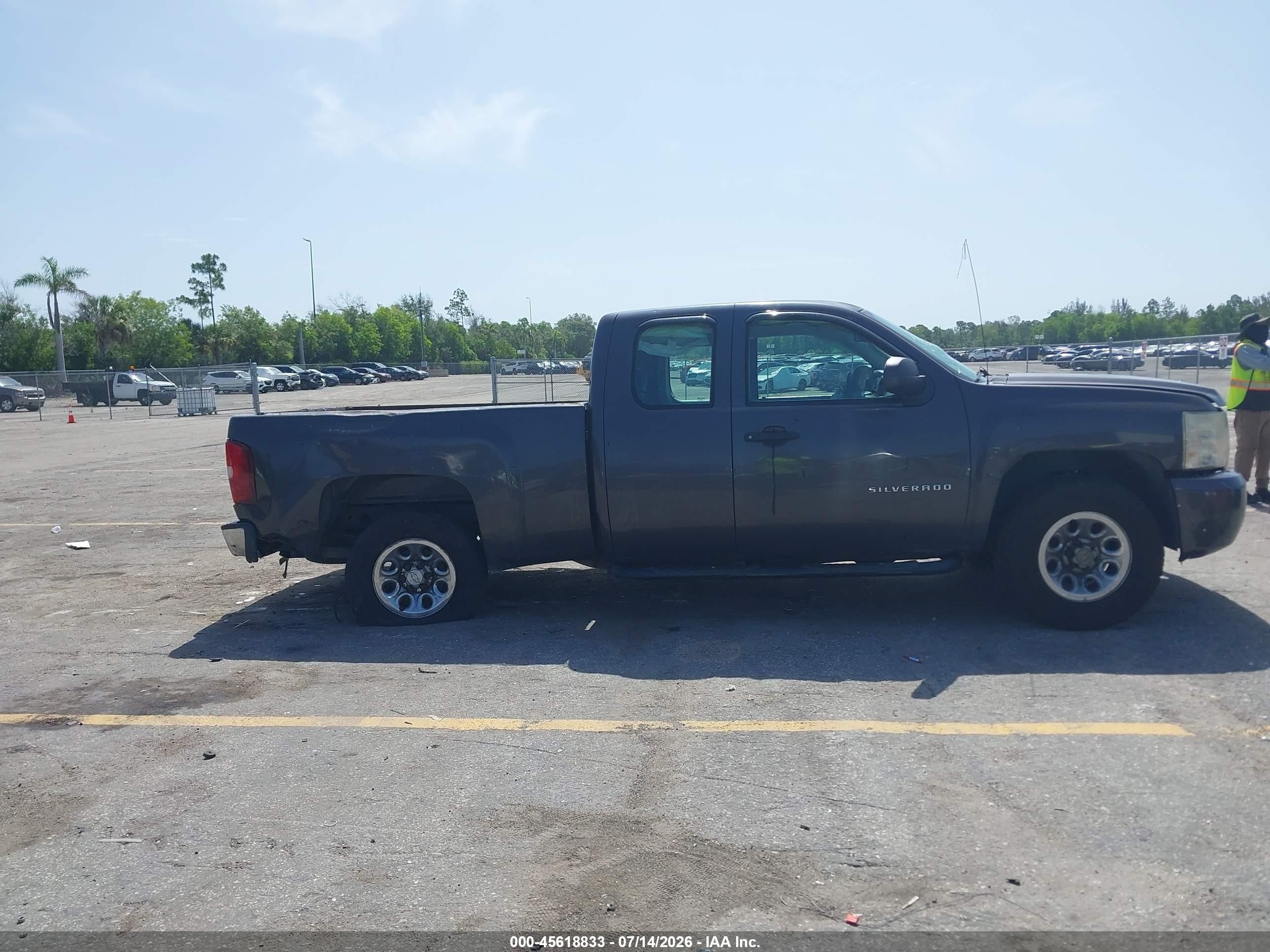 2011 Chevrolet Silverado 1500 Work Truck Silver vin: 1GCRCPEX1BZ211557